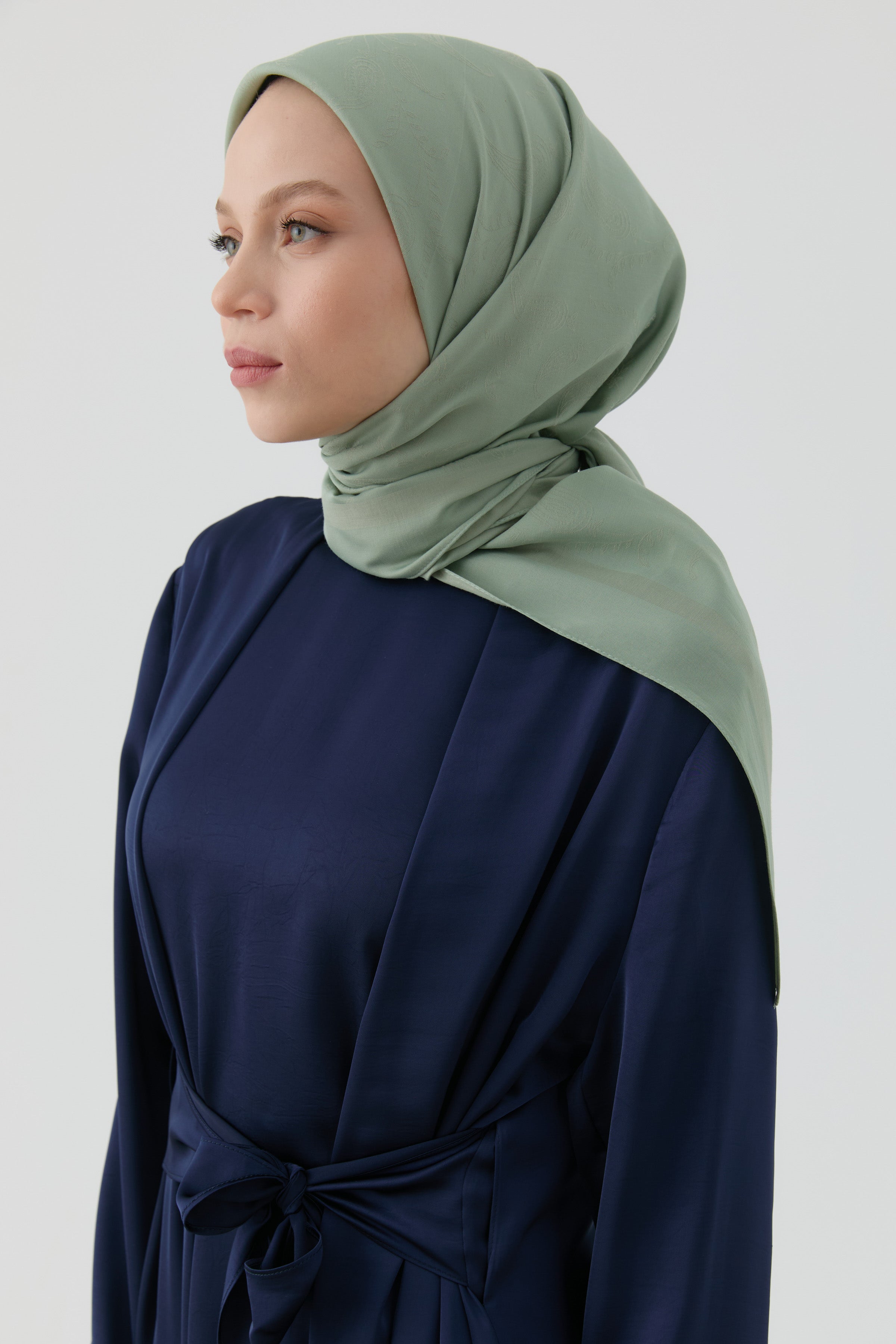 Floral Desen Kenar Detaylı Stil Eşarp - Çağla TUGBA