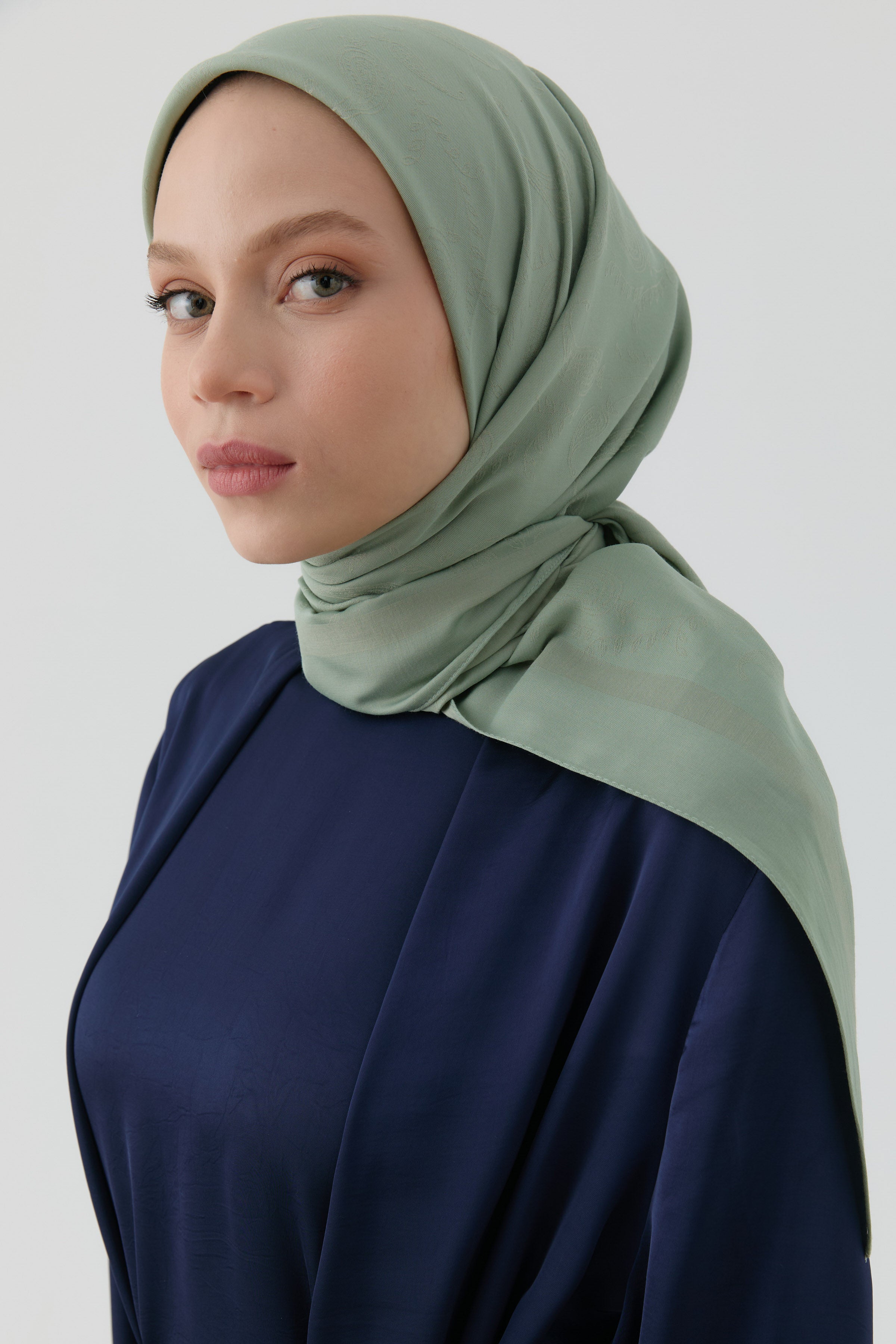 Floral Desen Kenar Detaylı Stil Eşarp - Çağla TUGBA