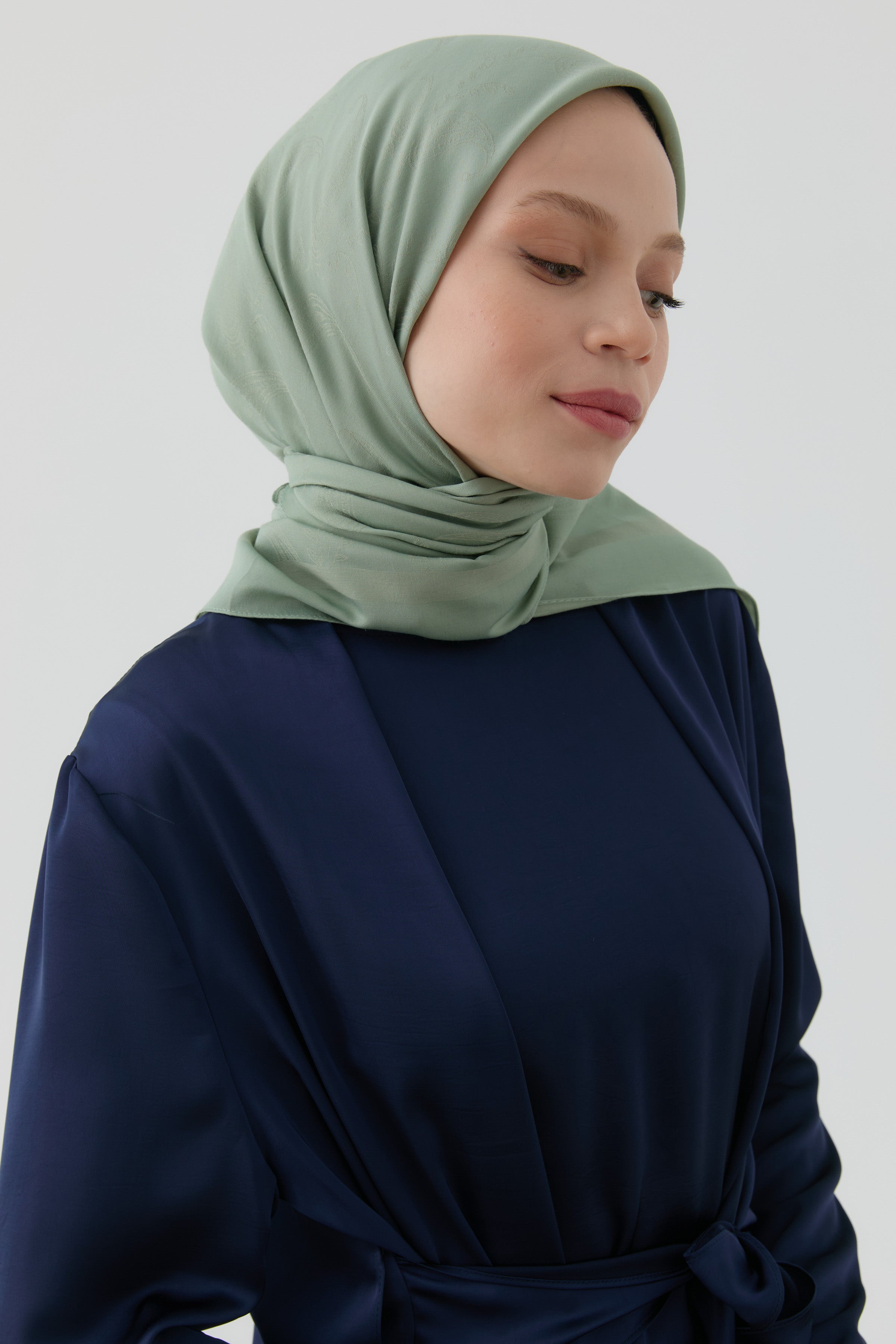 Floral Desen Kenar Detaylı Stil Eşarp - Çağla TUGBA