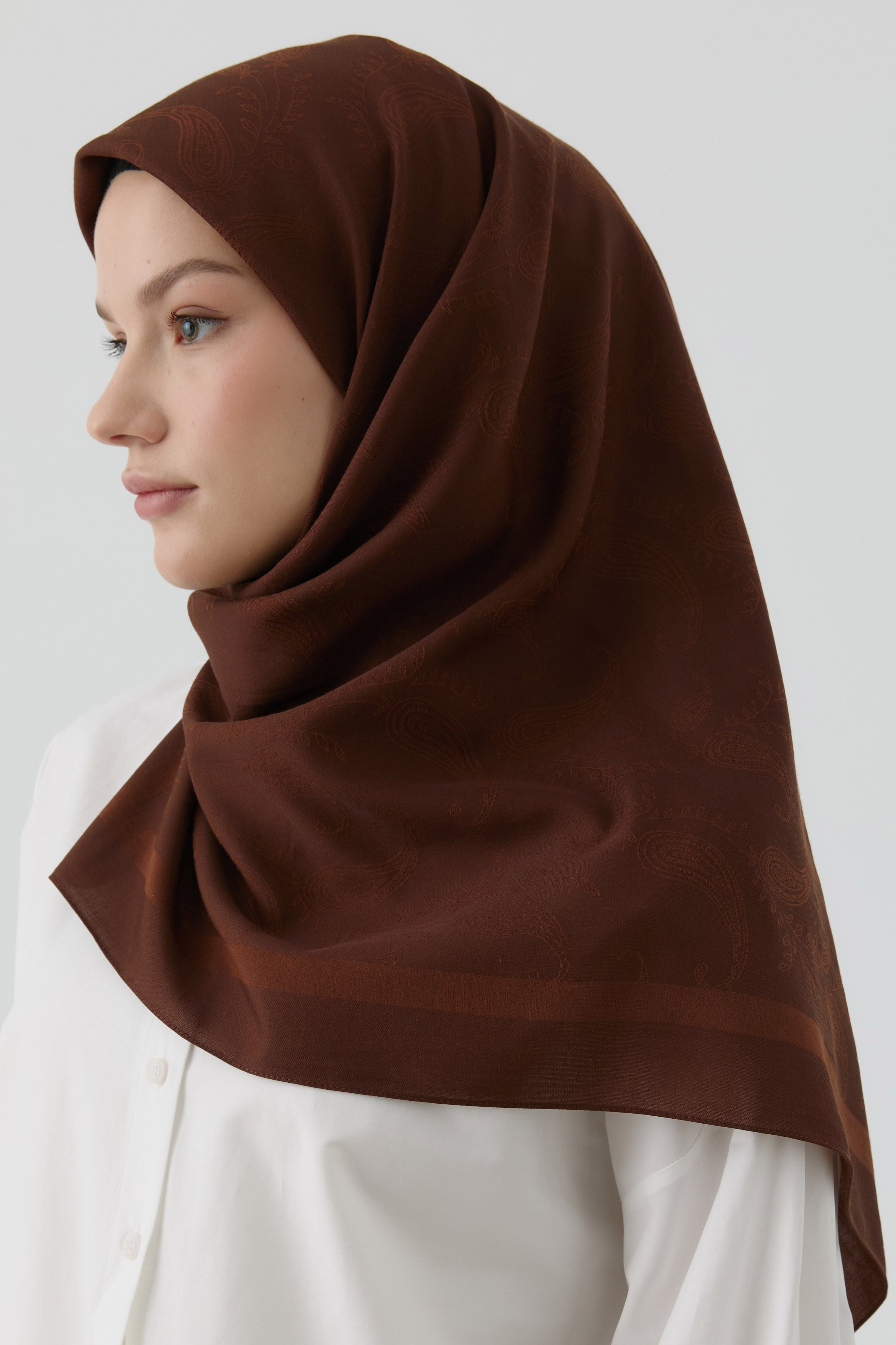 Floral Desen Kenar Detaylı Stil Eşarp - Kahve TUGBA