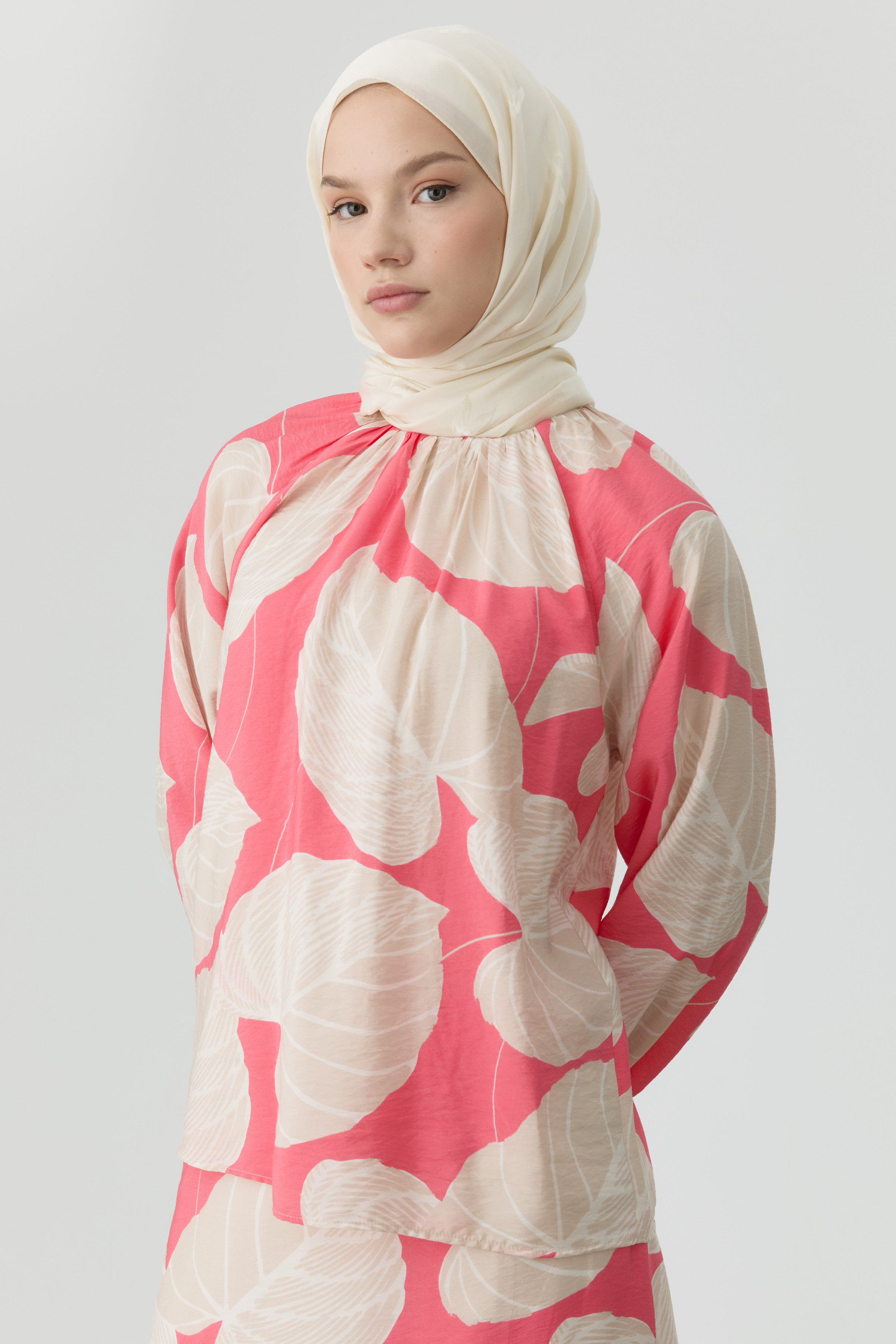 Floral Desenli Büzgülü Bluz - Pembe TUGBA