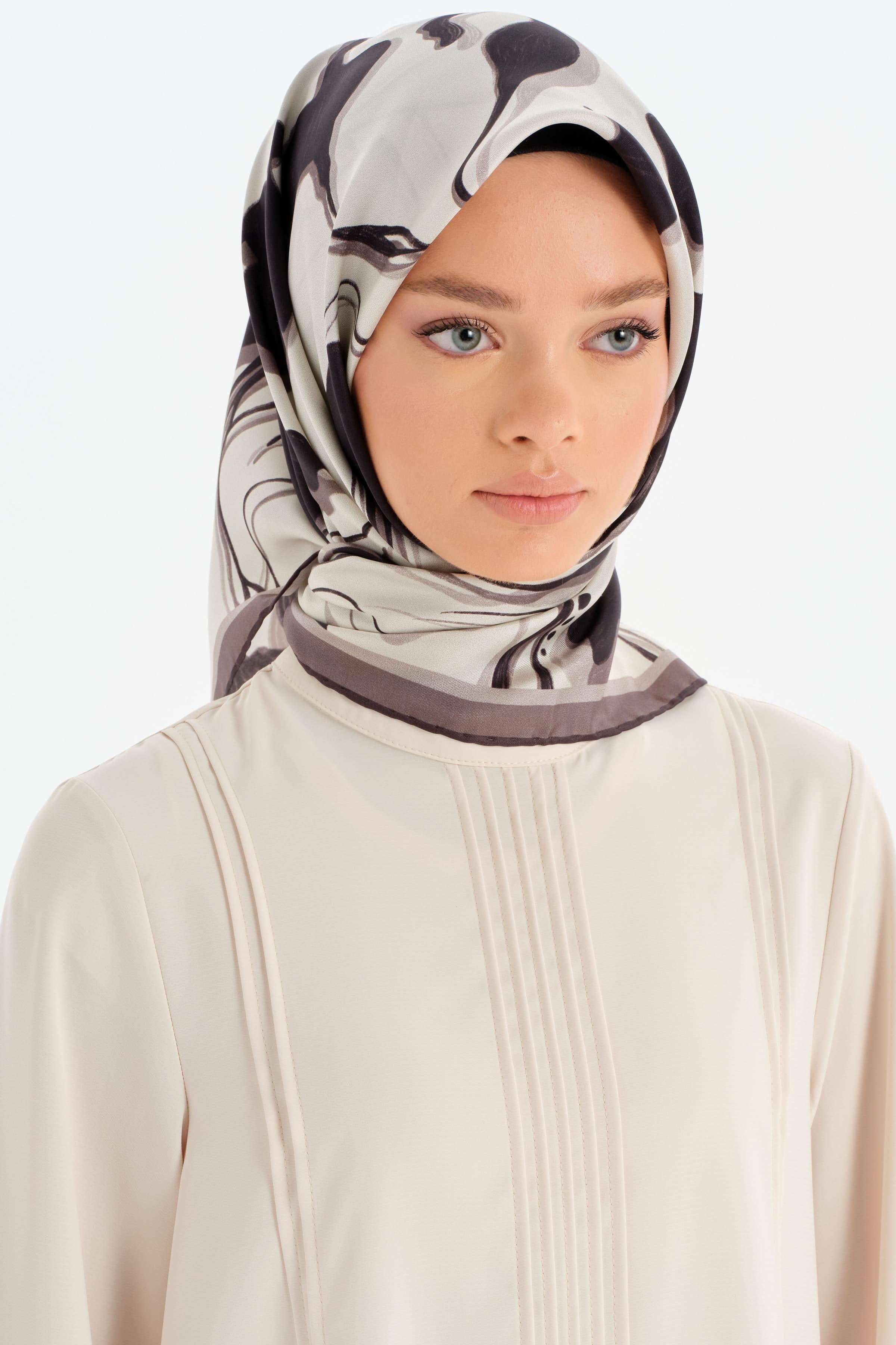 Floral Desenli Twill İpek Eşarp - Siyah TUGBA