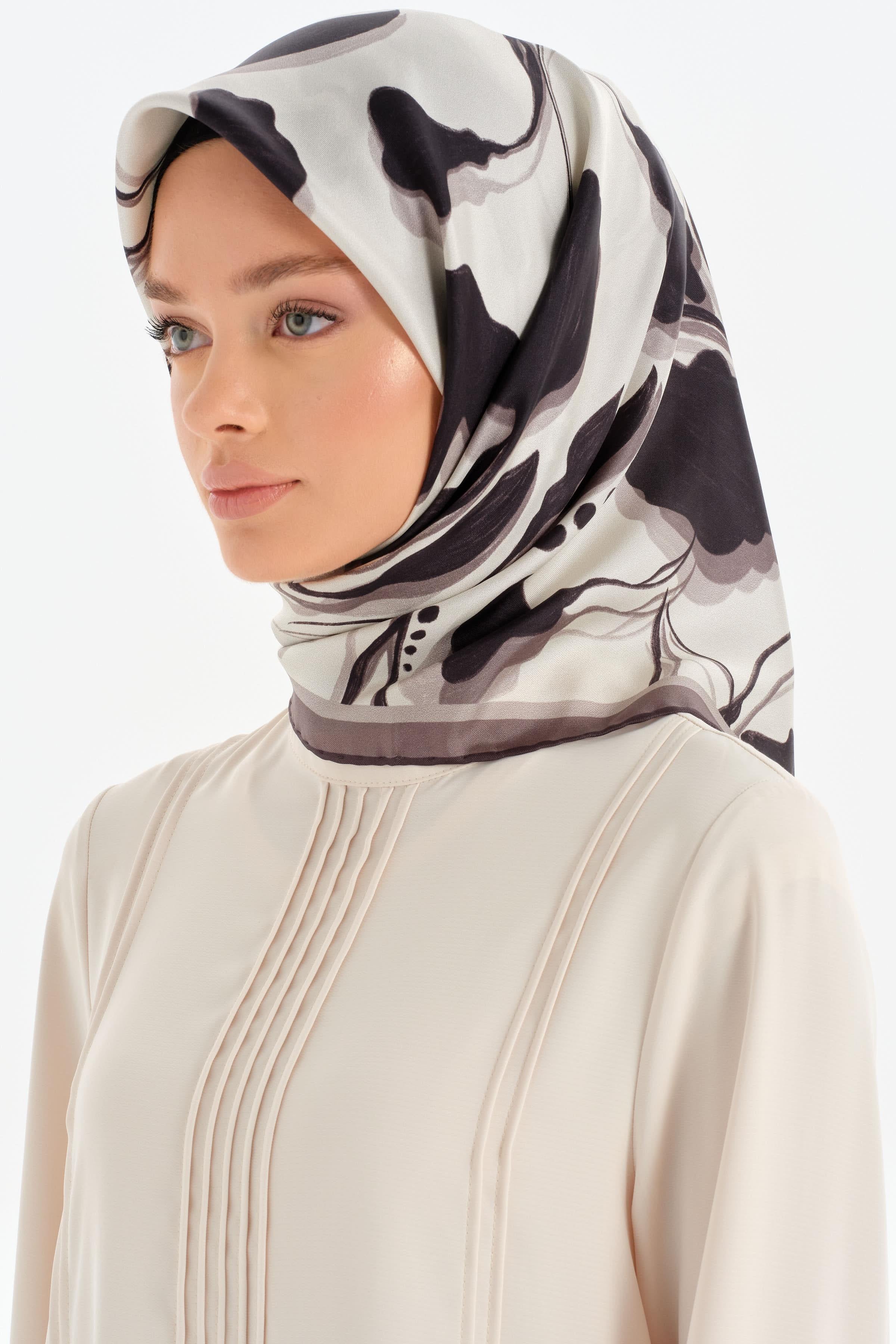 Floral Desenli Twill İpek Eşarp - Siyah TUGBA