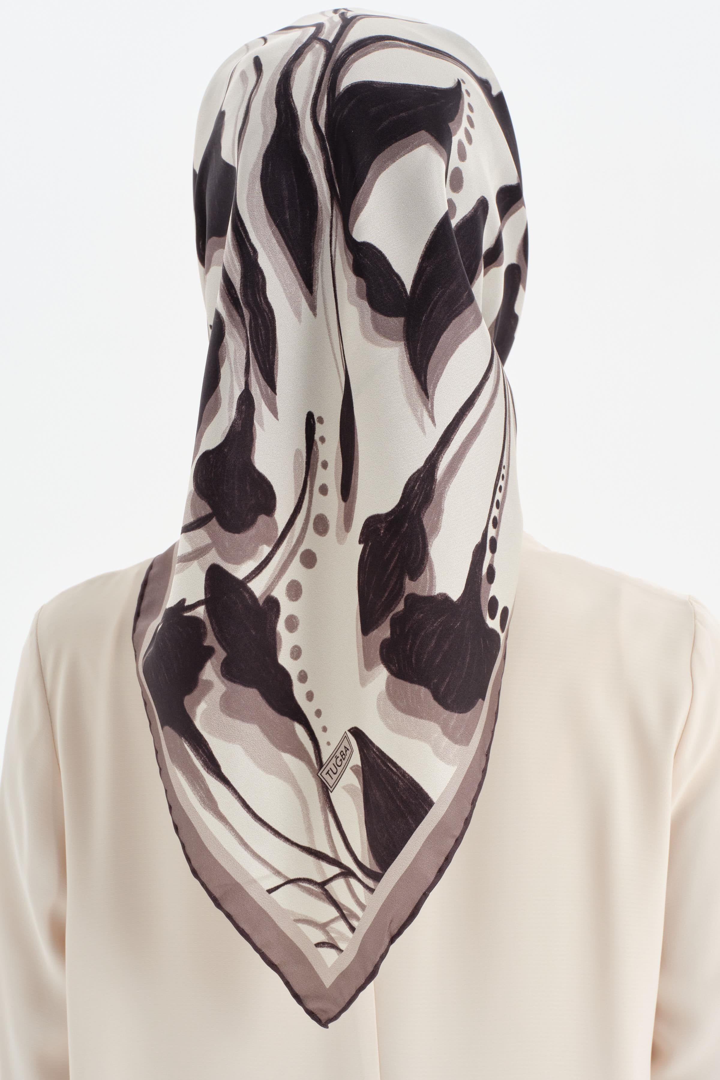 Floral Desenli Twill İpek Eşarp - Siyah TUGBA