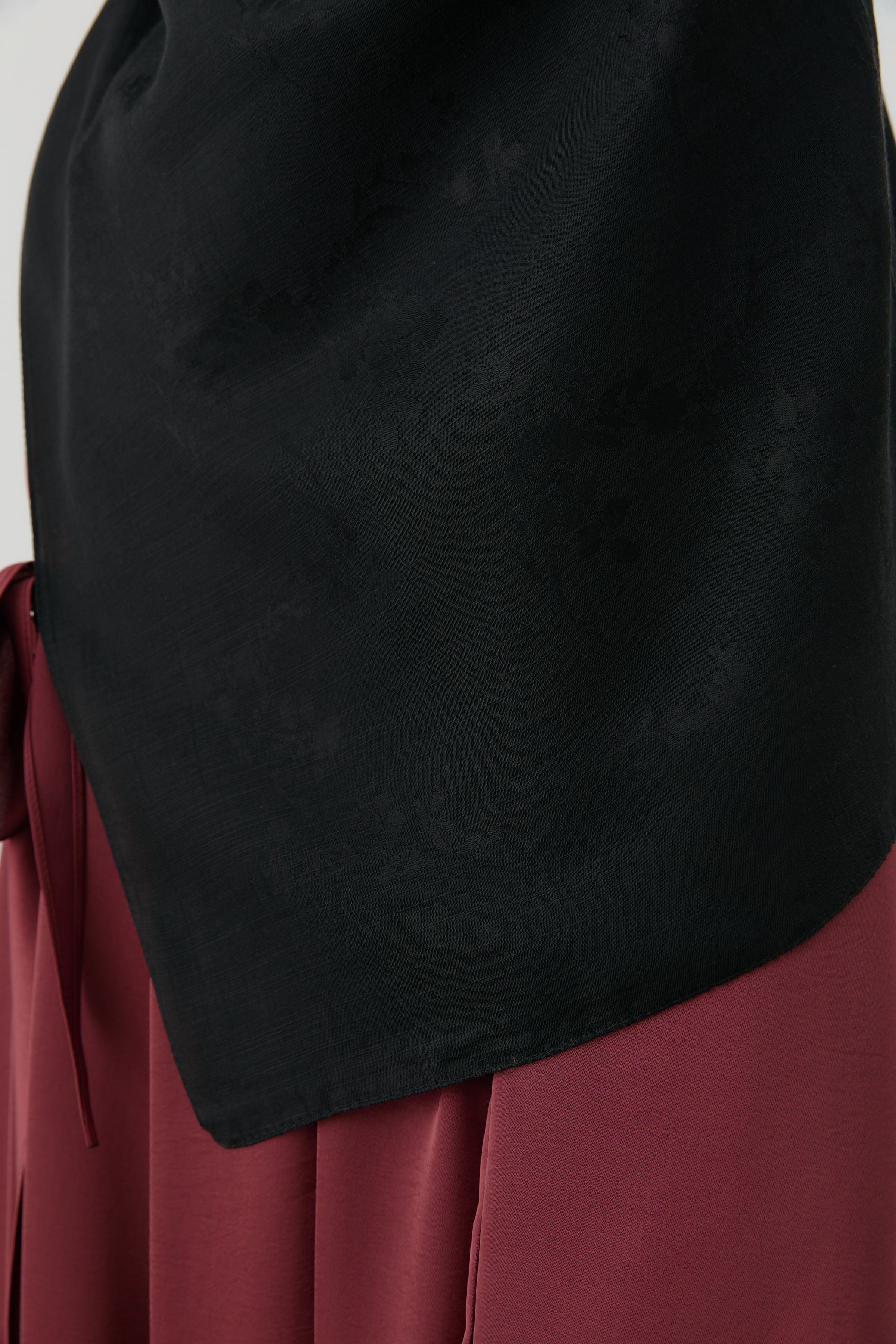 Floral Jakar Naturel Şal - Siyah TUGBA