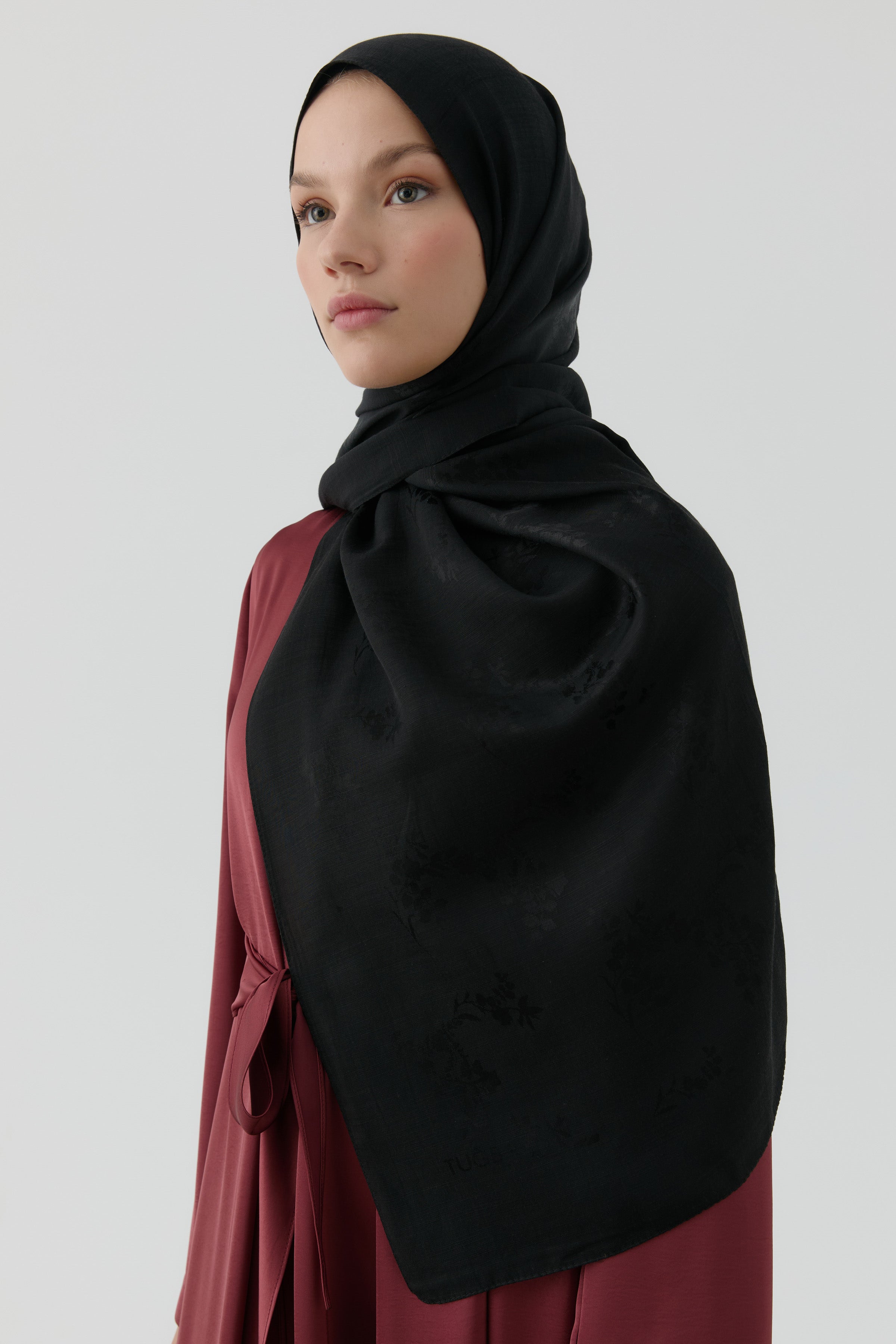 Floral Jakar Naturel Şal - Siyah TUGBA