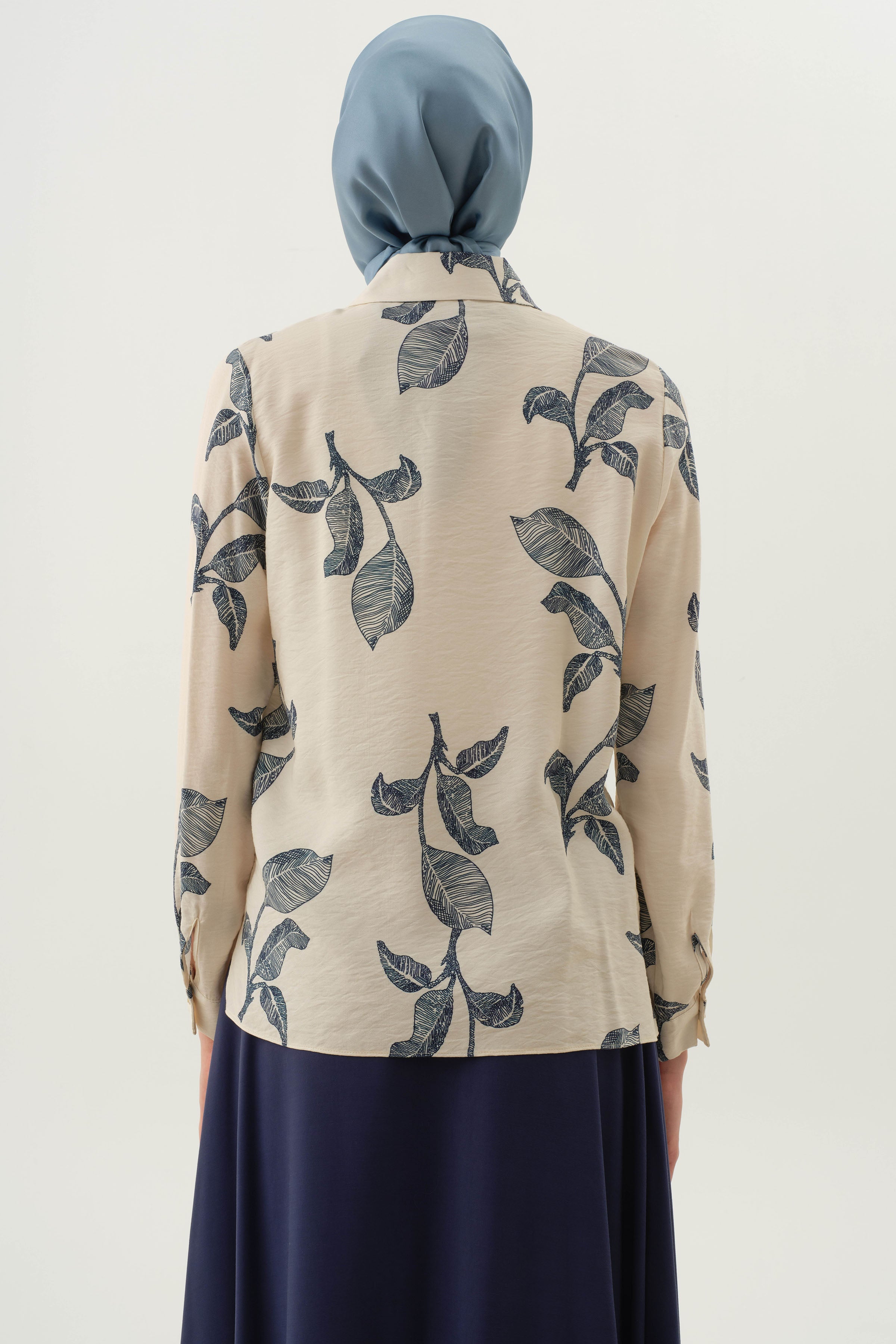 Floral Yaprak Desenli Gömlek - Bej - Lacivert TUGBA