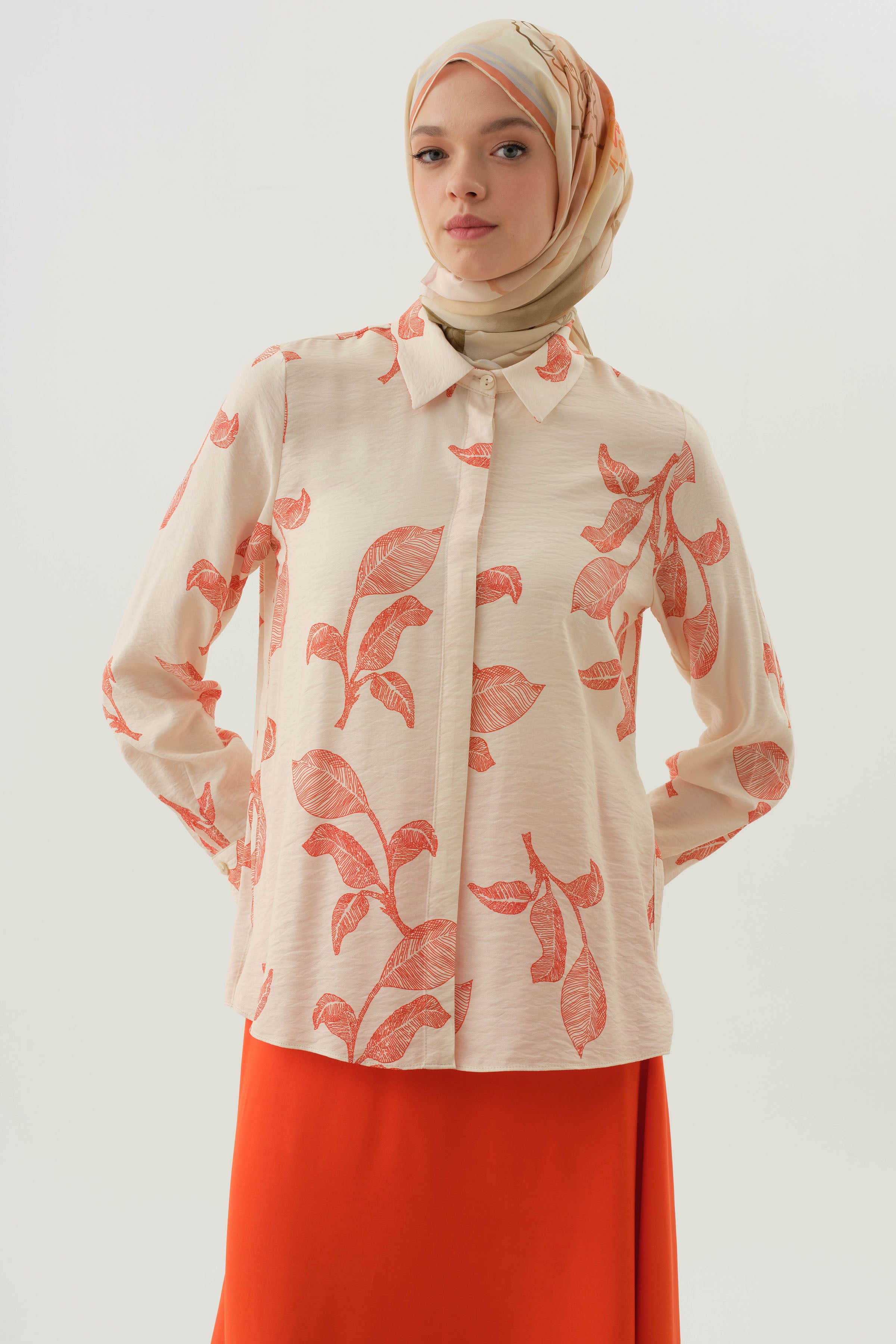 Floral Yaprak Desenli Gömlek - Bej - Mercan TUGBA