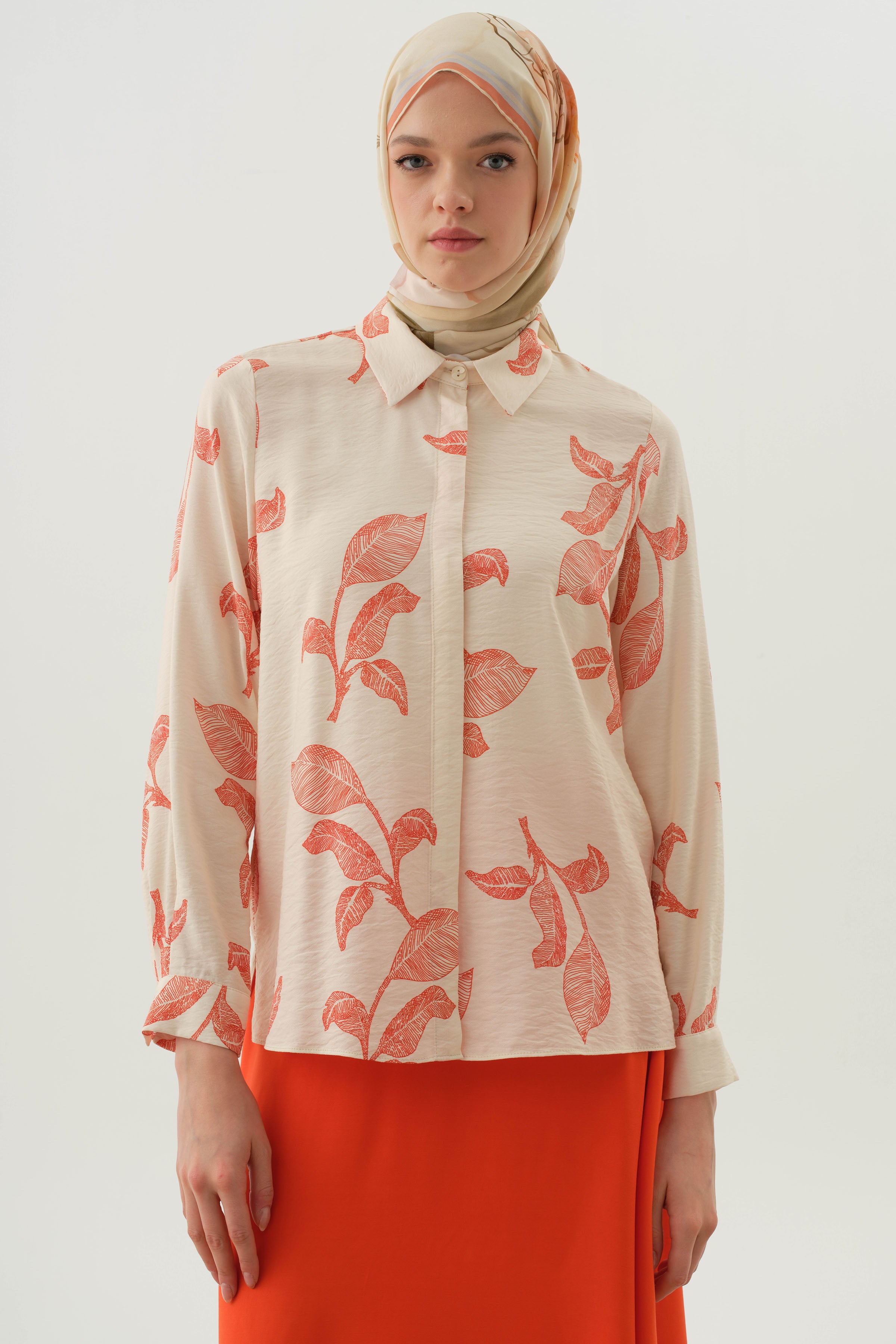 Floral Yaprak Desenli Gömlek - Bej - Mercan TUGBA
