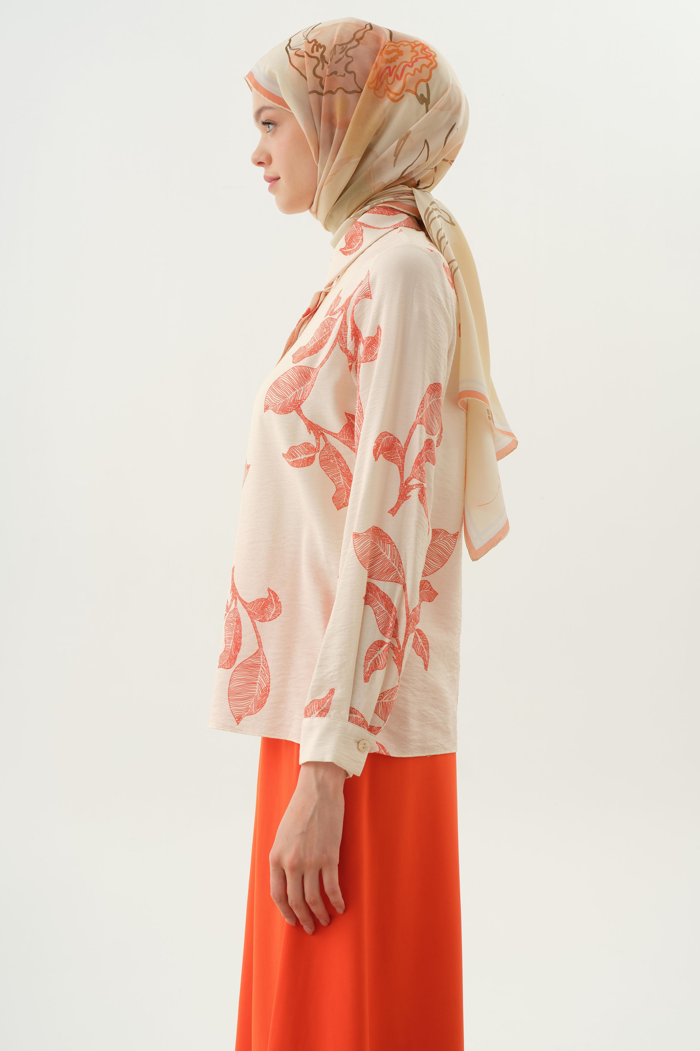 Floral Yaprak Desenli Gömlek - Bej - Mercan TUGBA