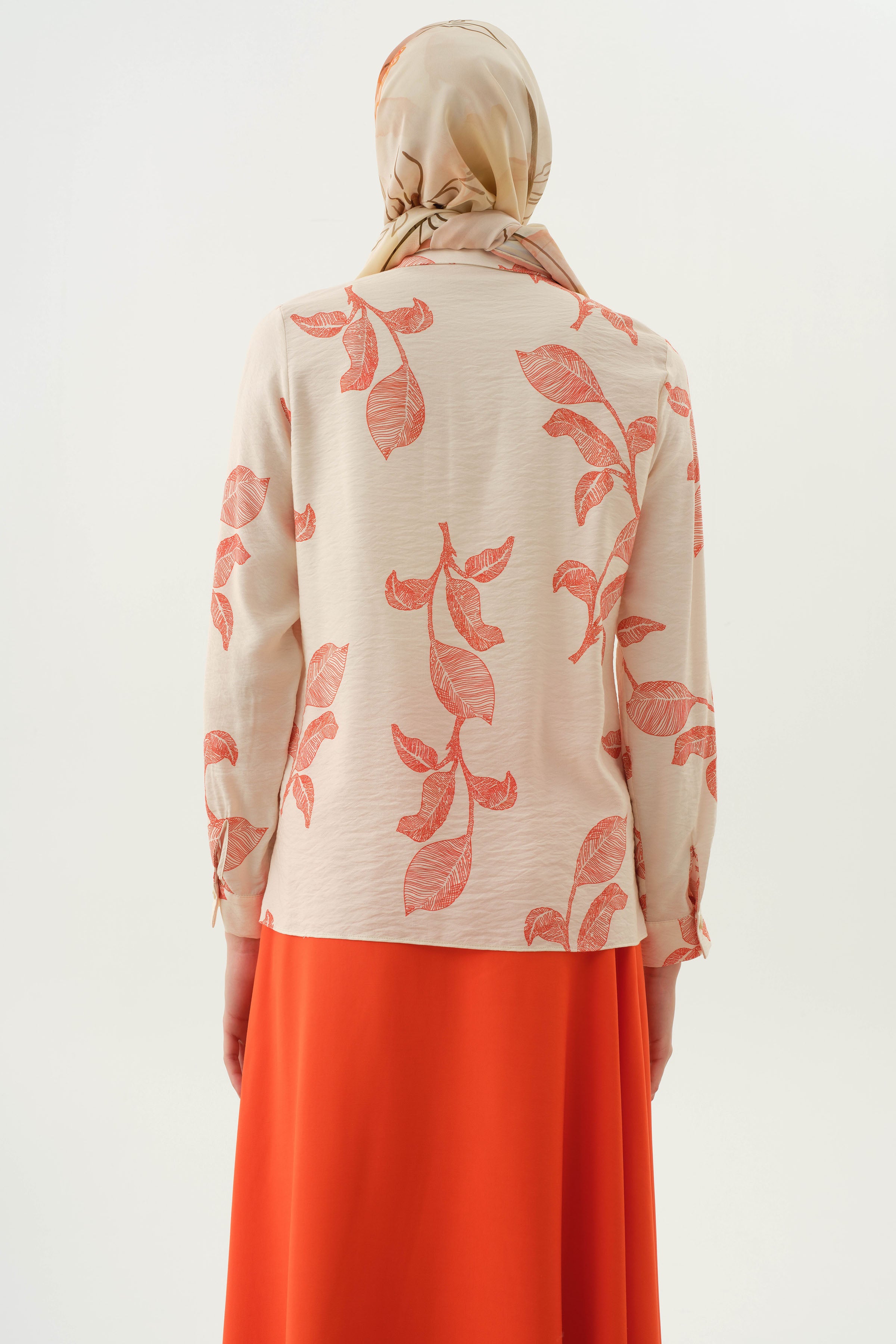 Floral Yaprak Desenli Gömlek - Bej - Mercan TUGBA