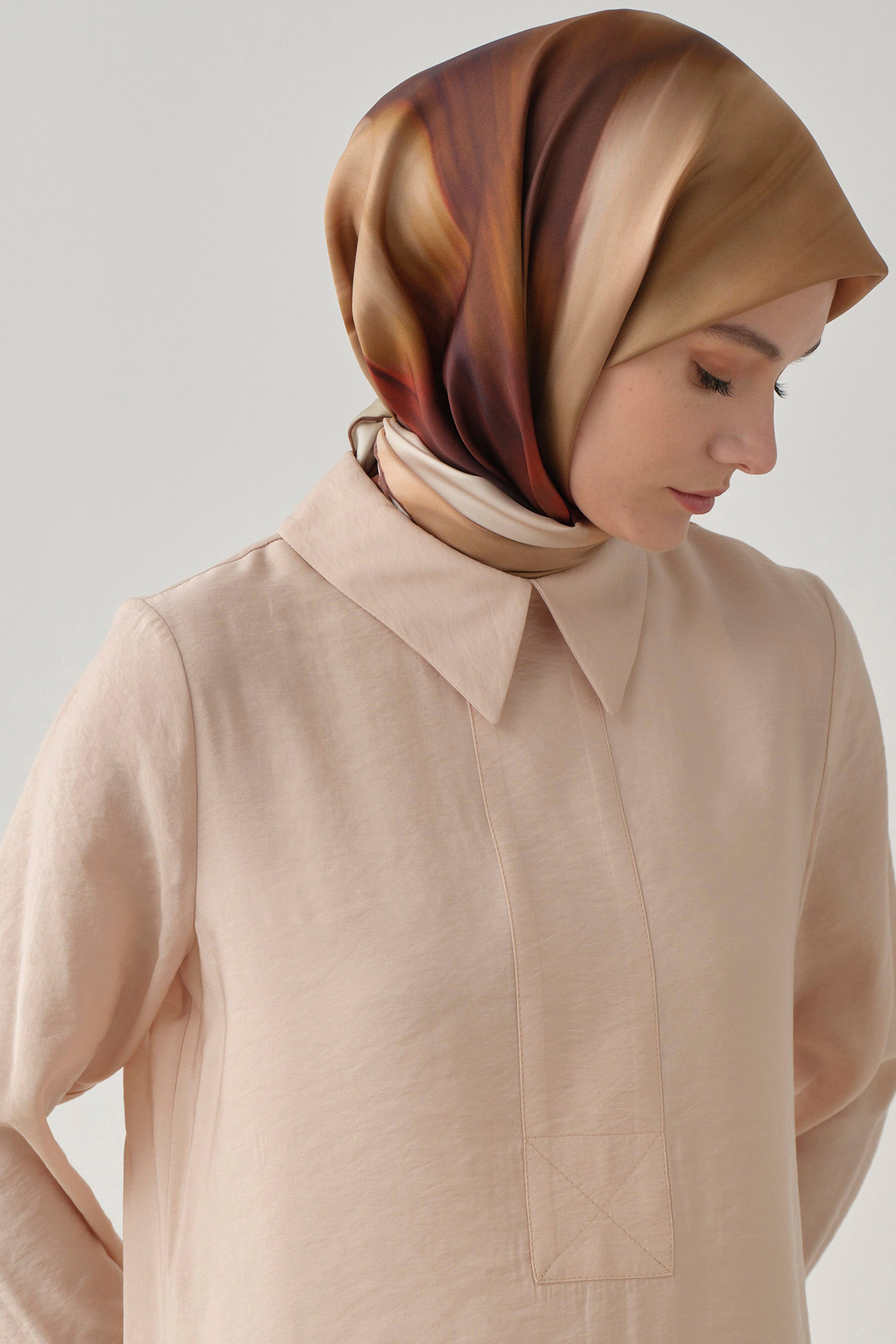 Flu Desenli Sura İpek Eşarp - Kırmızı TUGBA