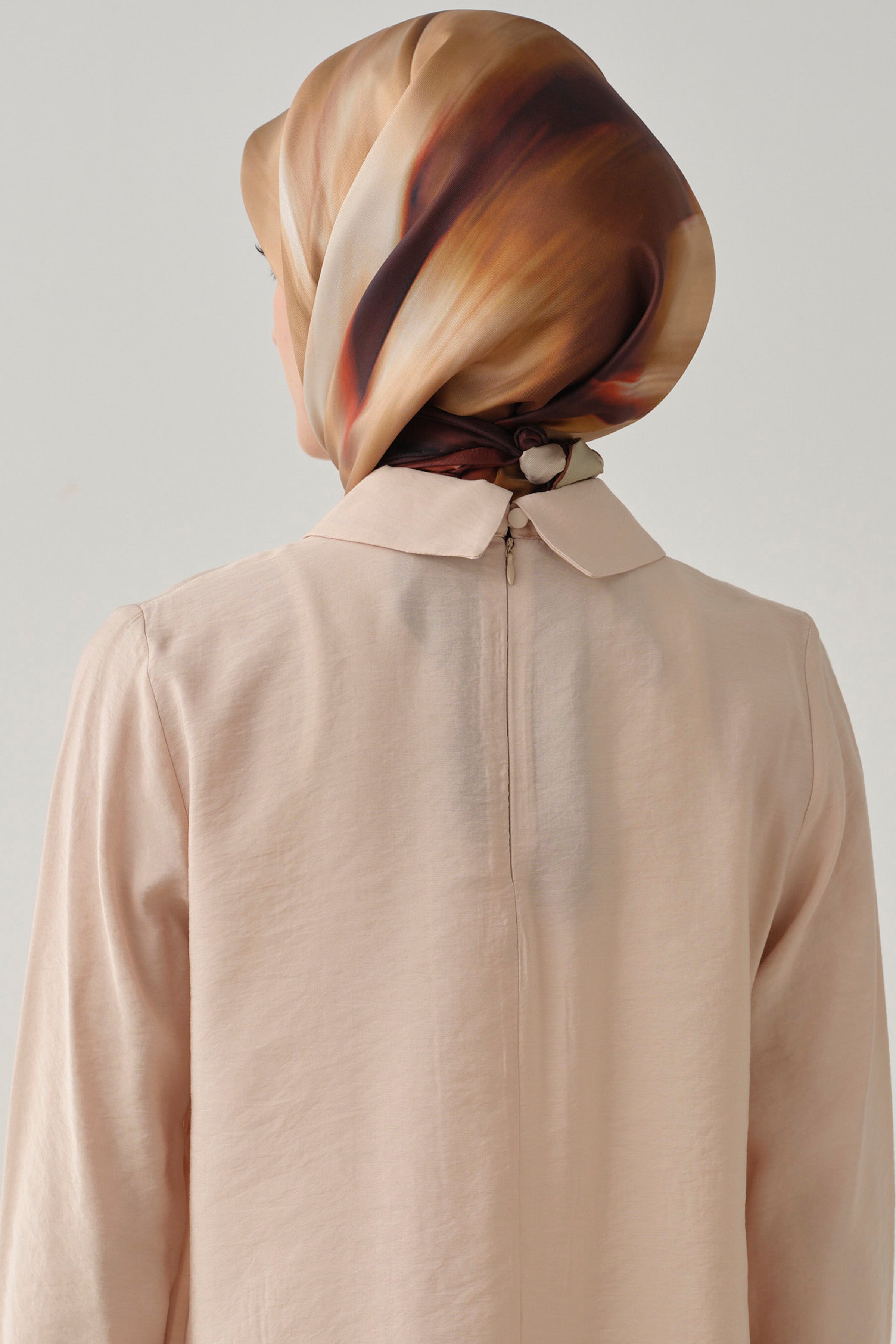 Flu Desenli Sura İpek Eşarp - Kırmızı TUGBA