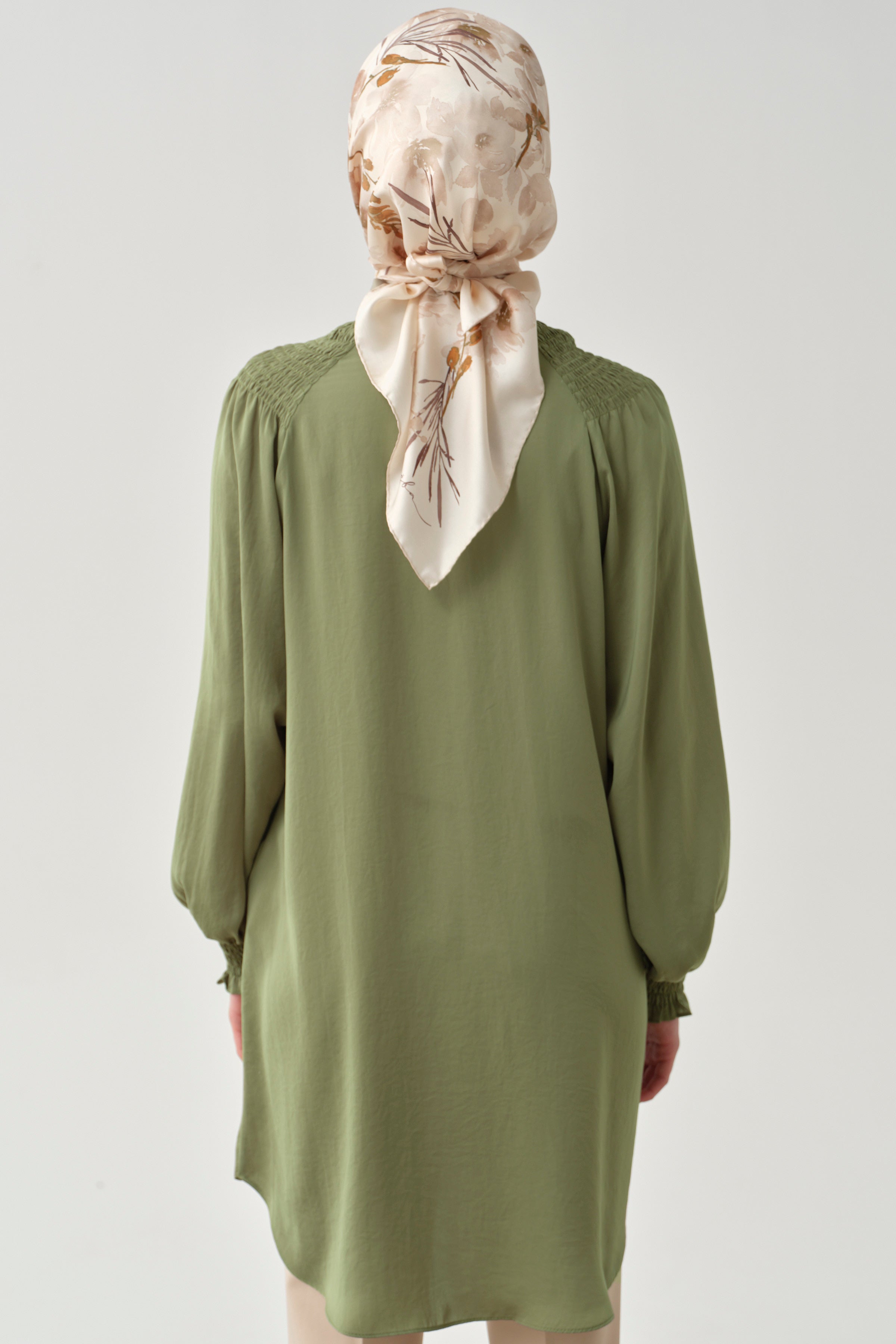 Fular Yaka Büzgü Detay Tunik - Haki TUGBA