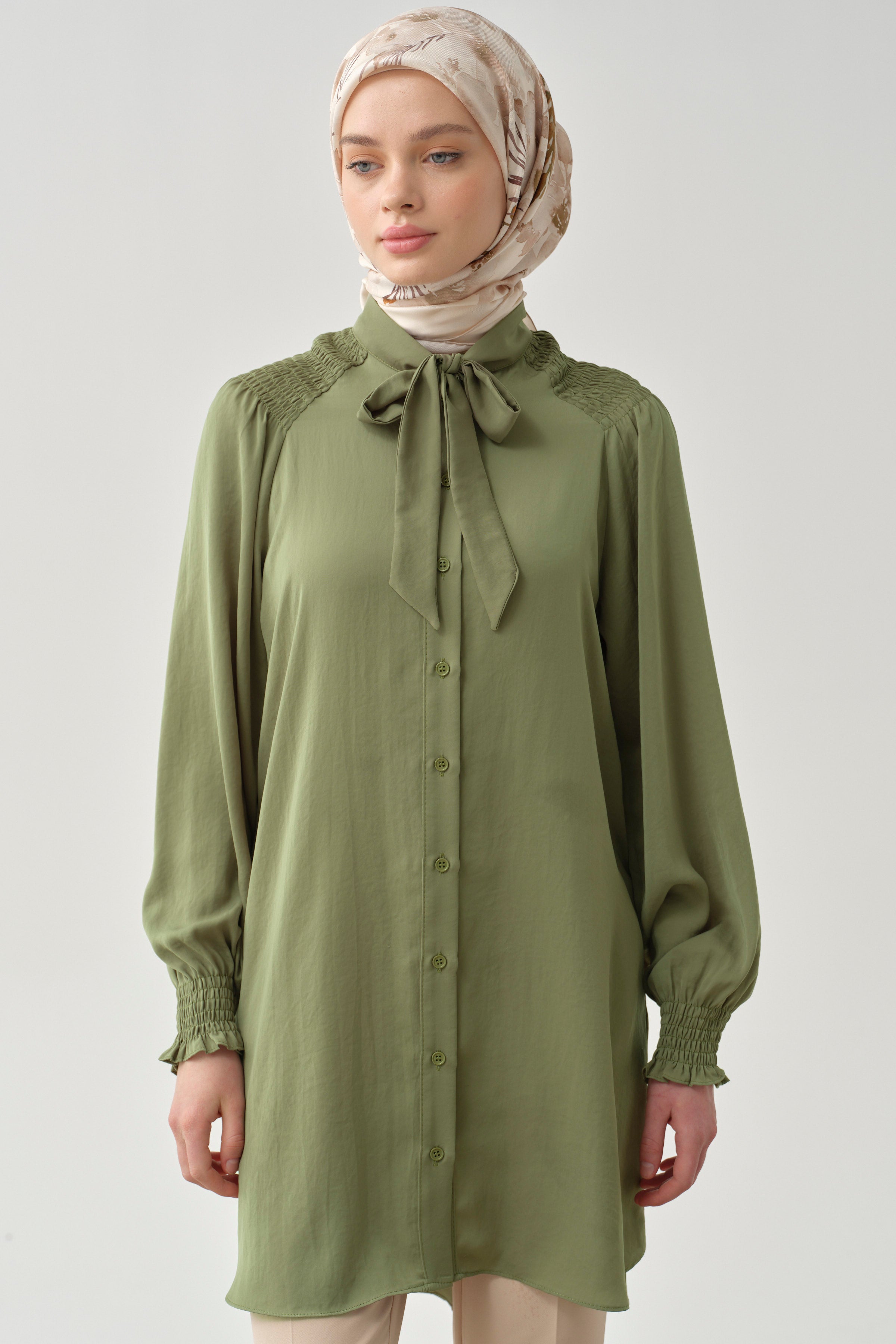 Fular Yaka Büzgü Detay Tunik - Haki TUGBA