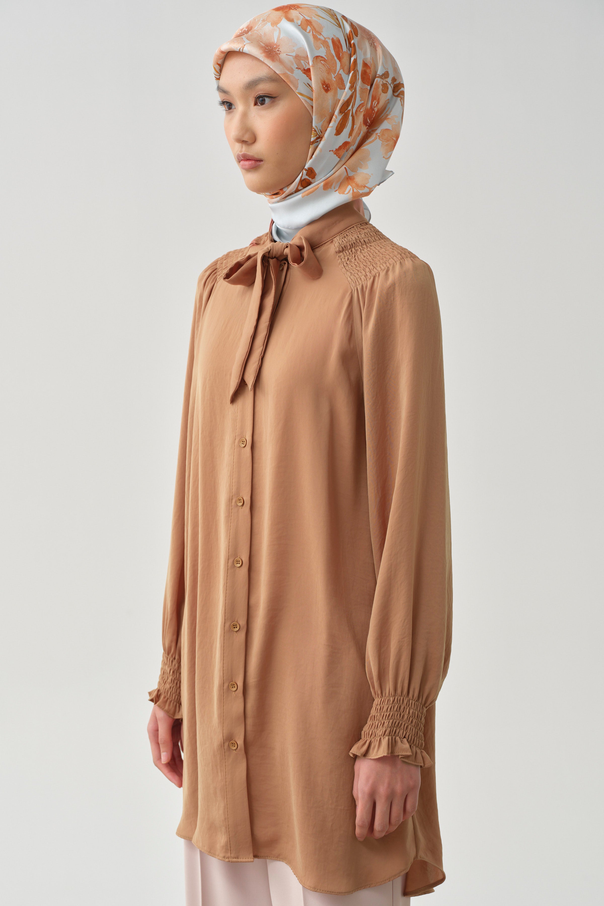 Fular Yaka Büzgü Detay Tunik - Taba TUGBA