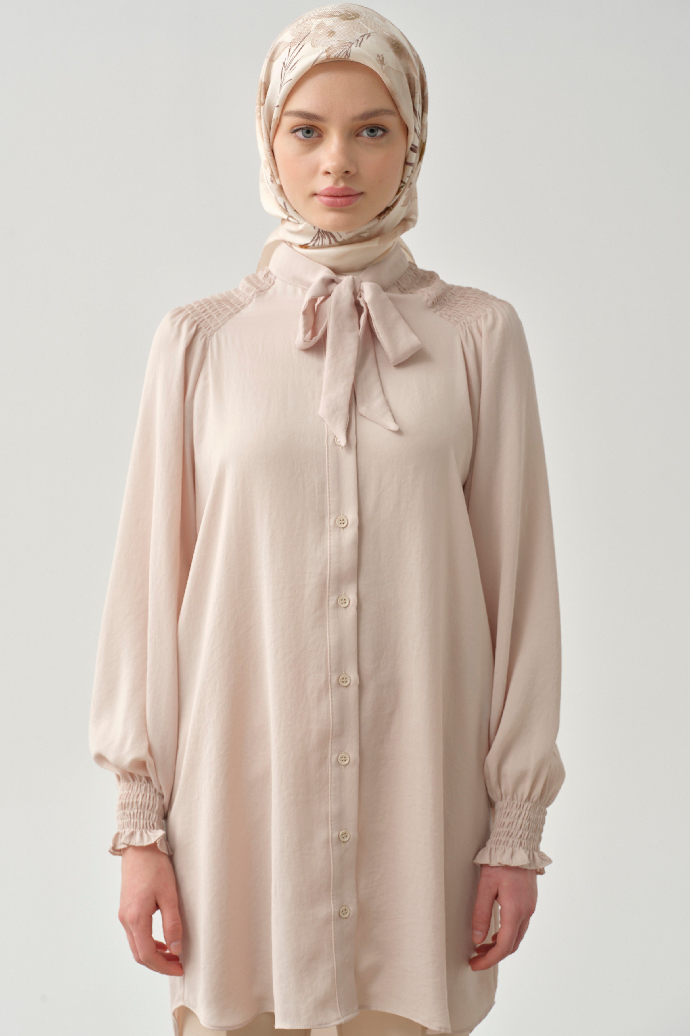 Fular Yaka Büzgü Detay Tunik - Taş TUGBA