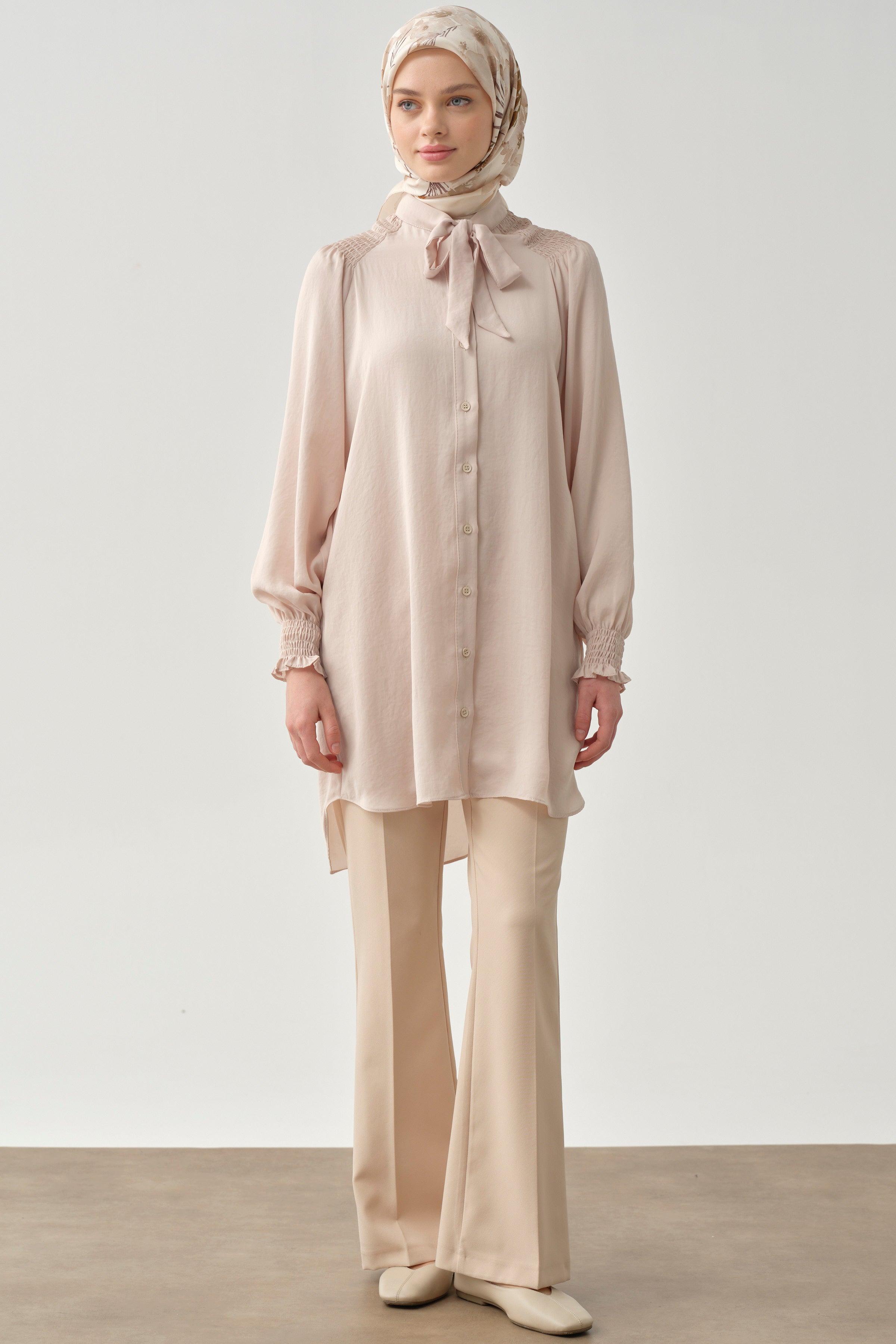 Fular Yaka Büzgü Detay Tunik - Taş TUGBA