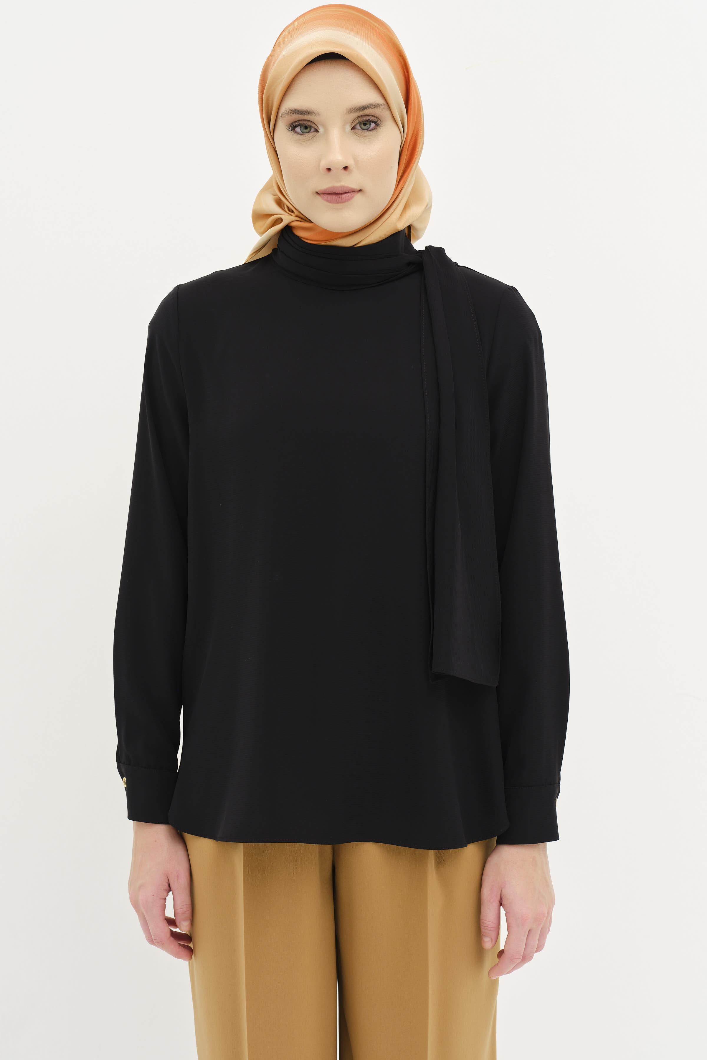 Fular Yaka Detaylı Bluz - Siyah TUGBA