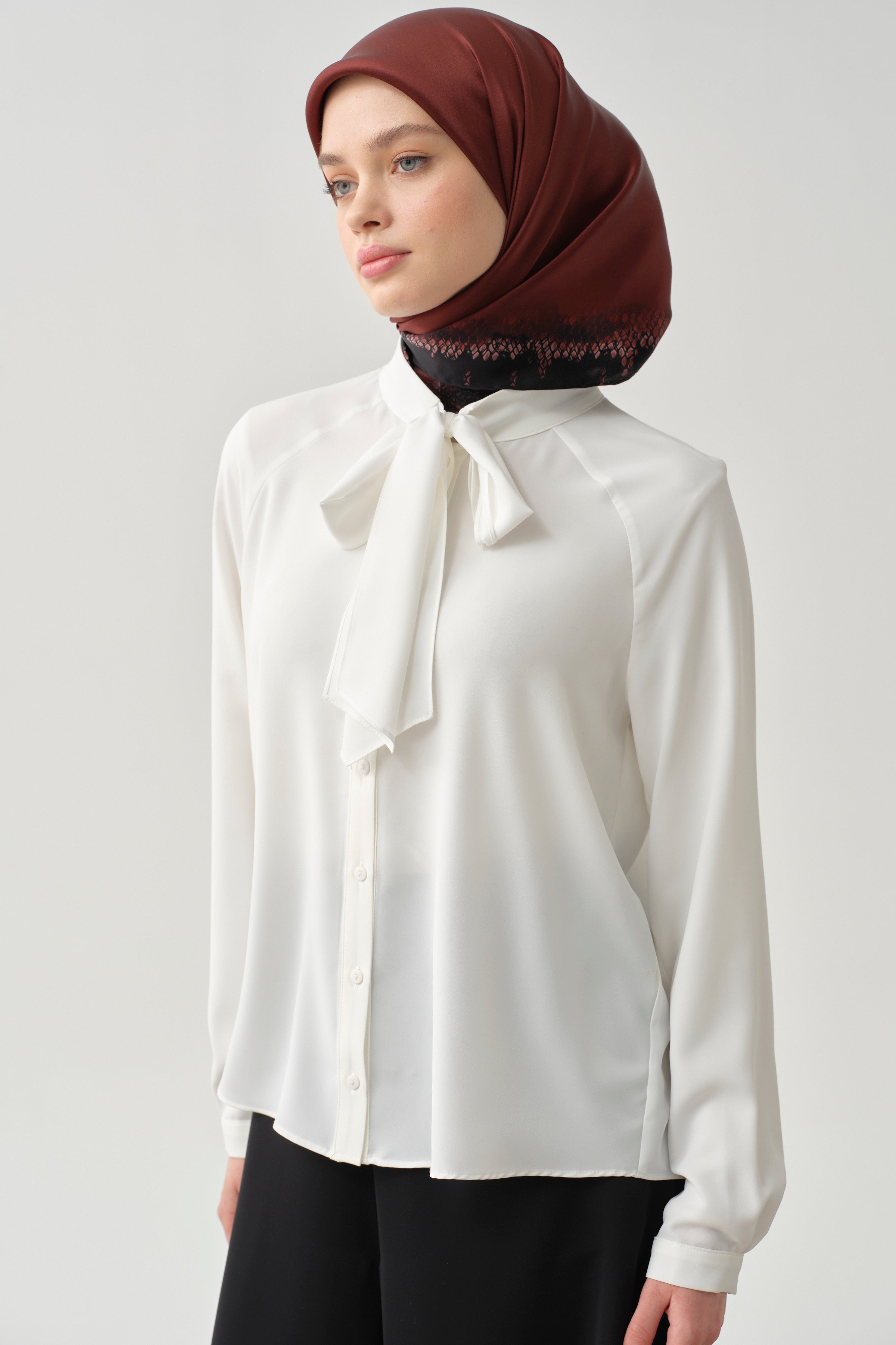 Fular Yaka Gömlek - Ekru TUGBA