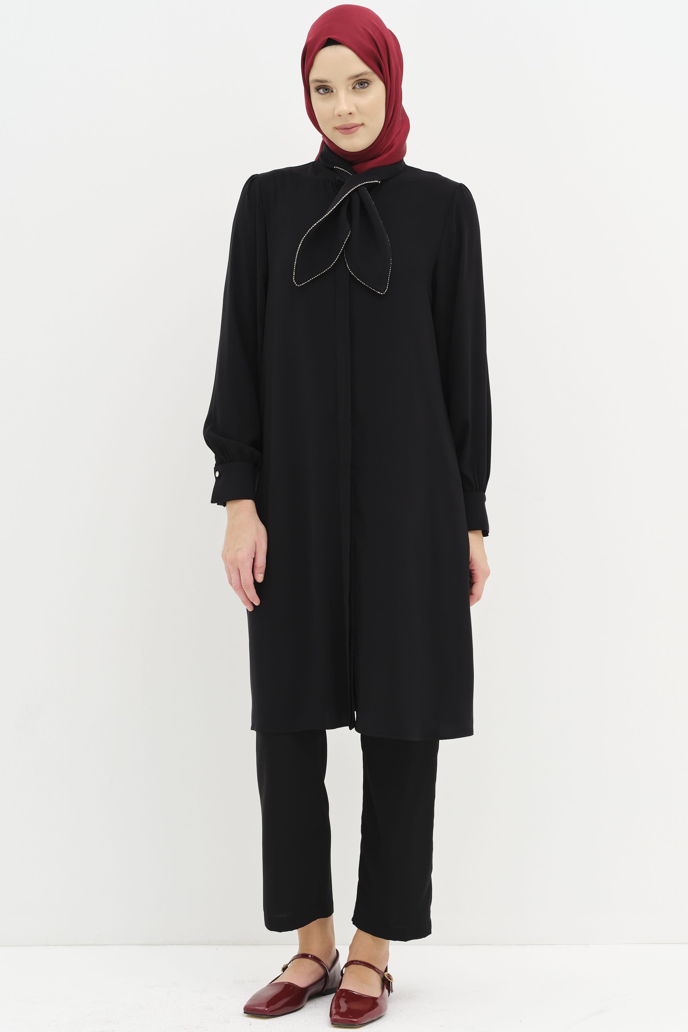 Fular Yaka Taş Detaylı Tunik - Siyah TUGBA