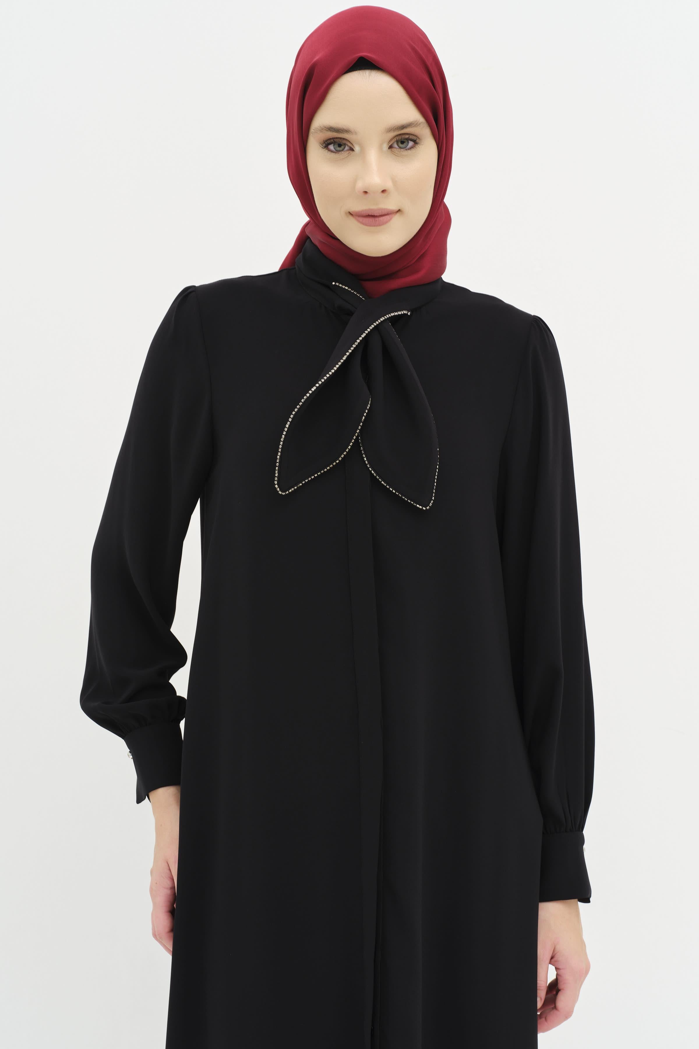 Fular Yaka Taş Detaylı Tunik - Siyah TUGBA