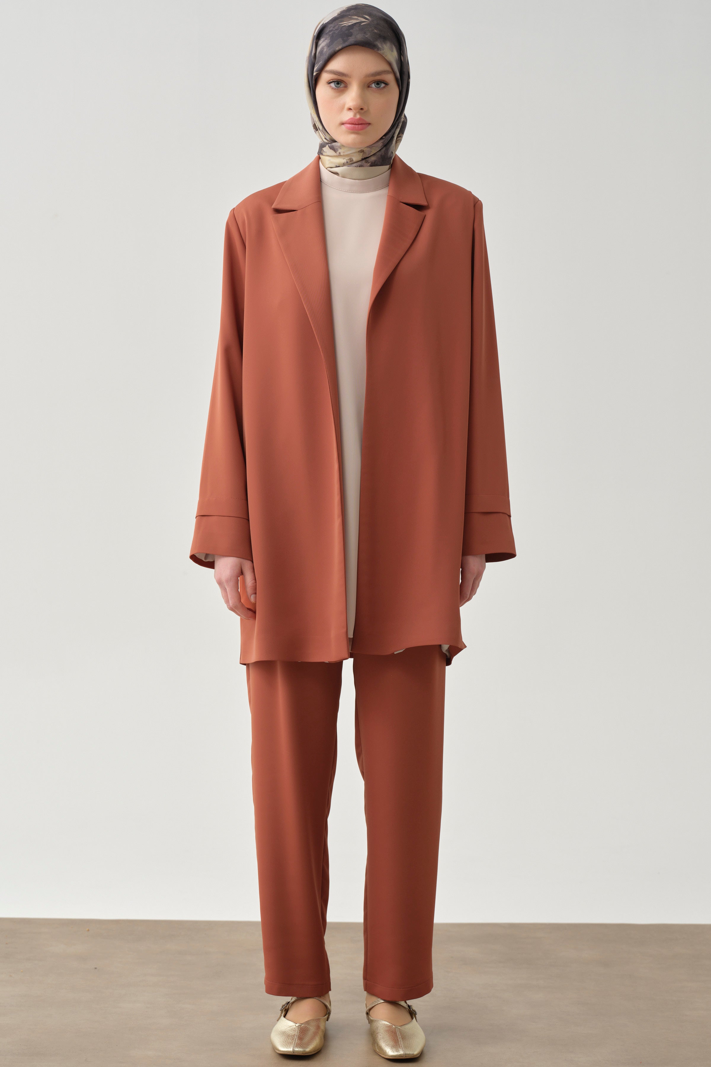 Garnili Ceket Pantolon Üçlü Takım - Açık Kahve TUGBA