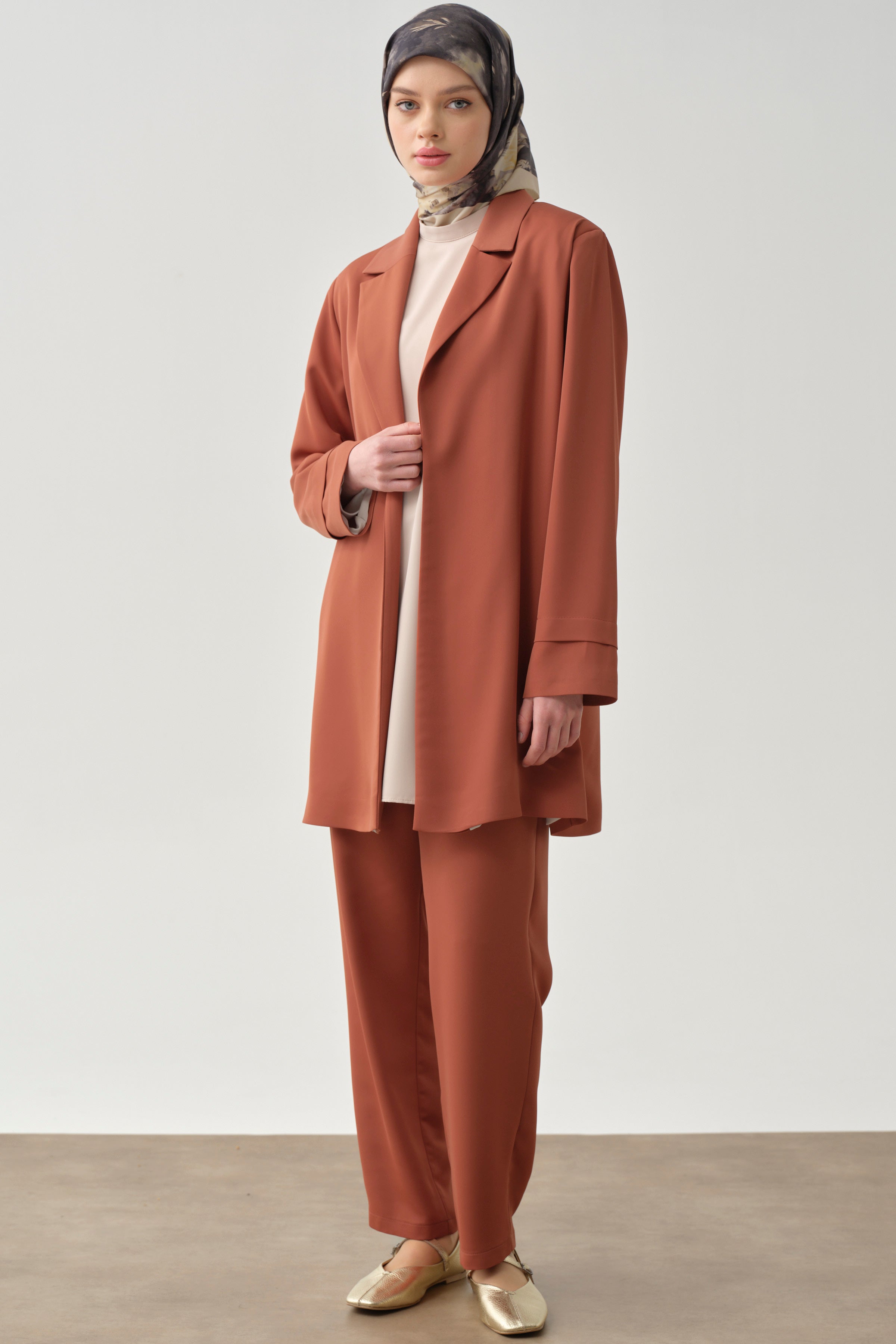 Garnili Ceket Pantolon Üçlü Takım - Açık Kahve TUGBA