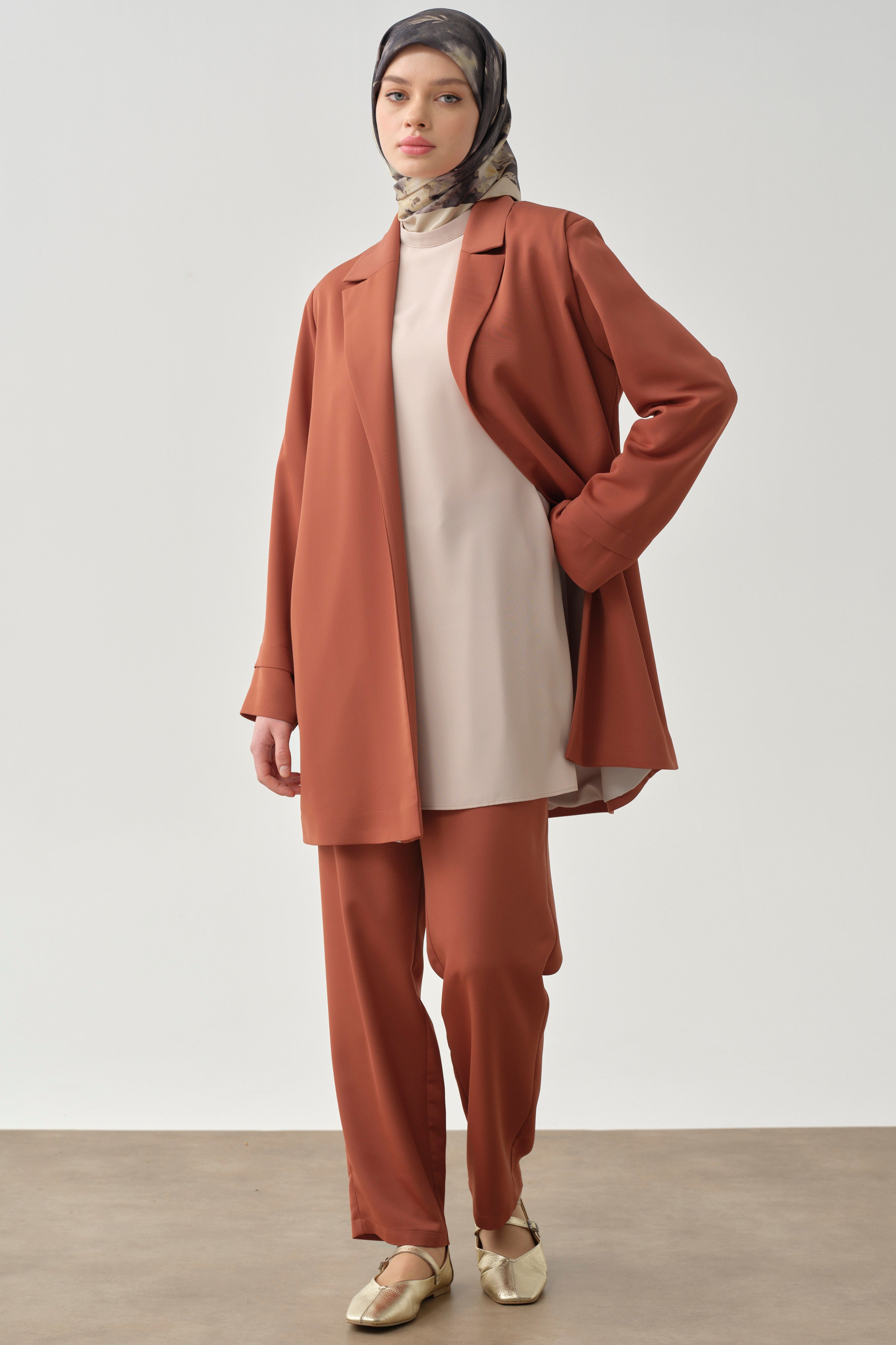 Garnili Ceket Pantolon Üçlü Takım - Açık Kahve TUGBA