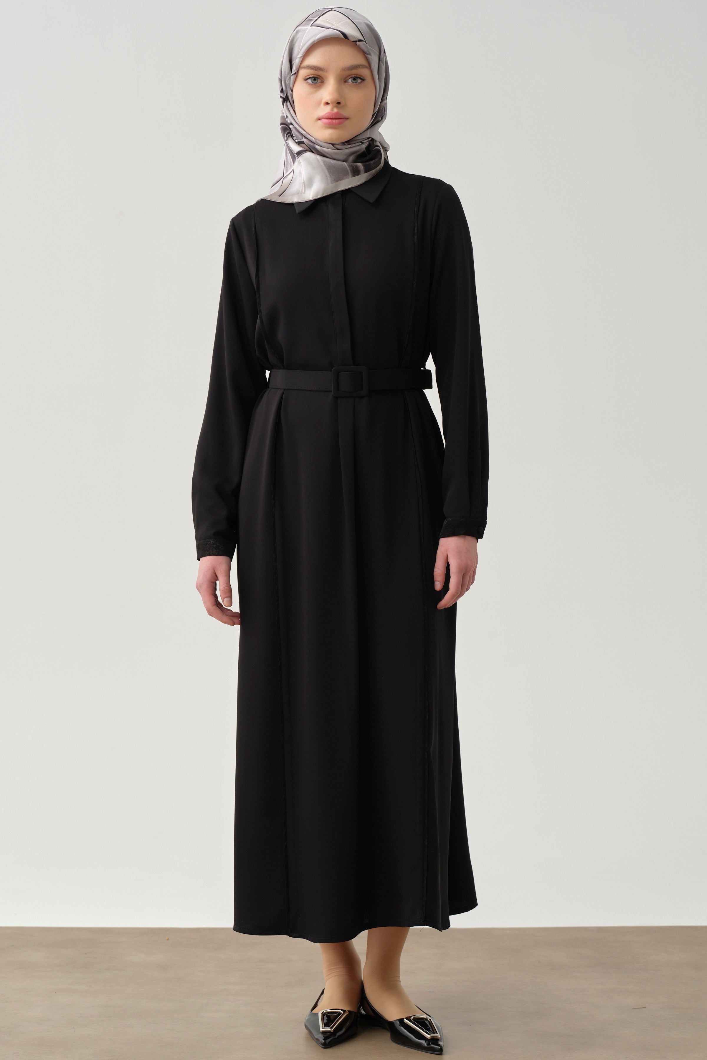 Garnili Gömlek Yakalı Elbise - Siyah TUGBA