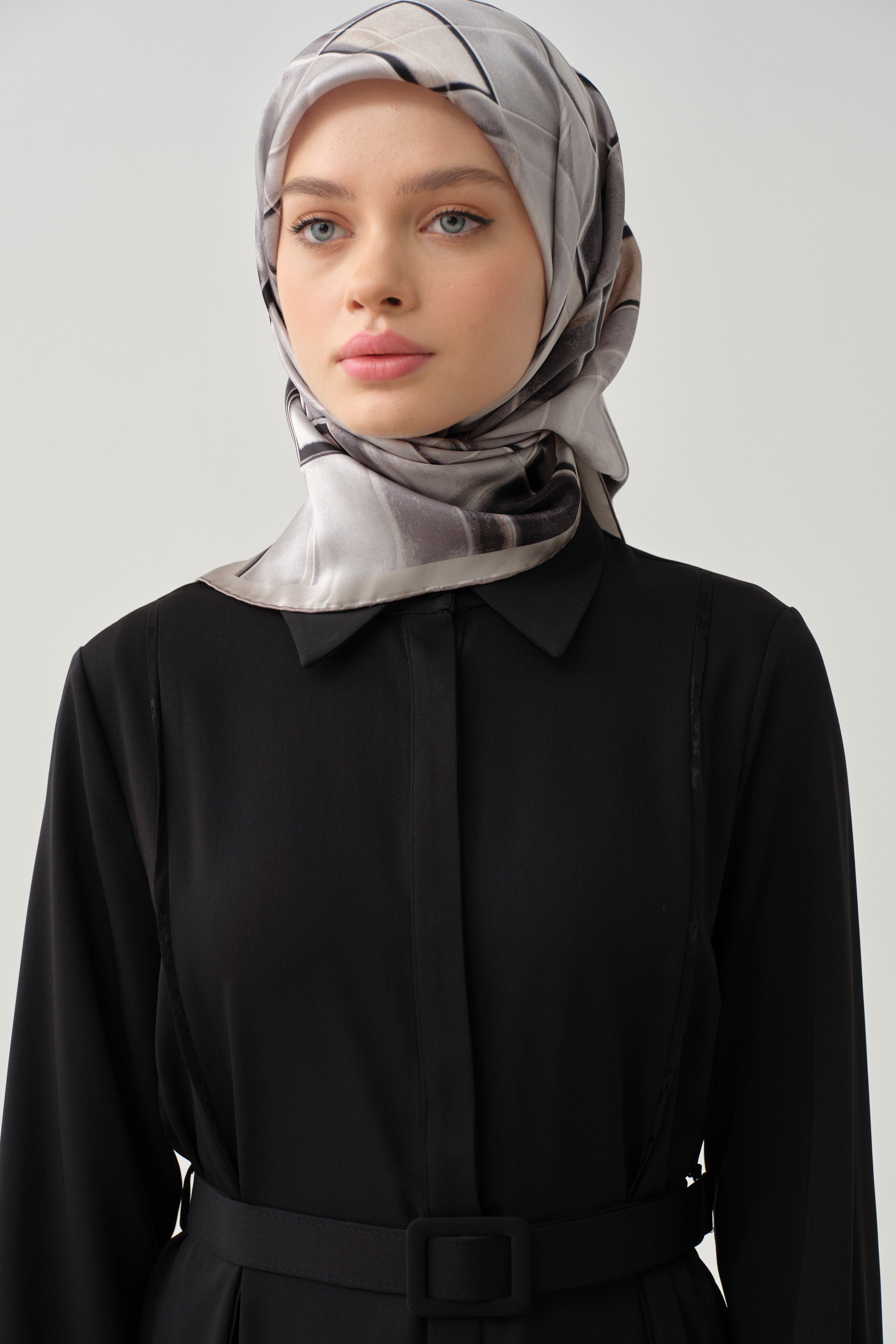 Garnili Gömlek Yakalı Elbise - Siyah TUGBA