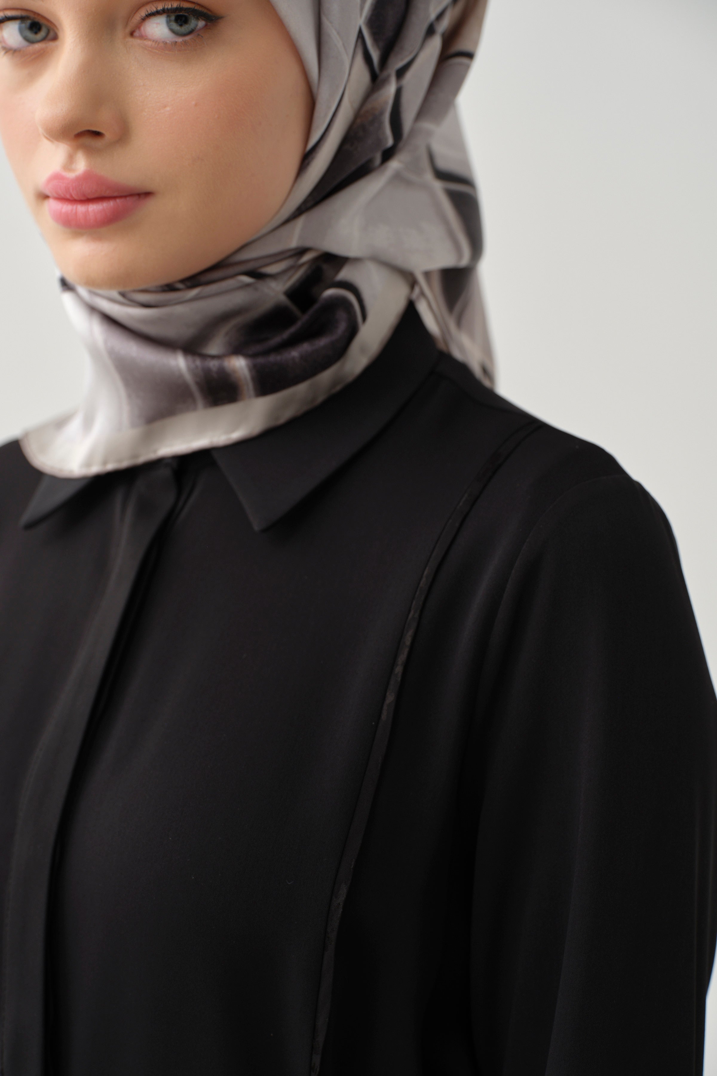 Garnili Gömlek Yakalı Elbise - Siyah TUGBA