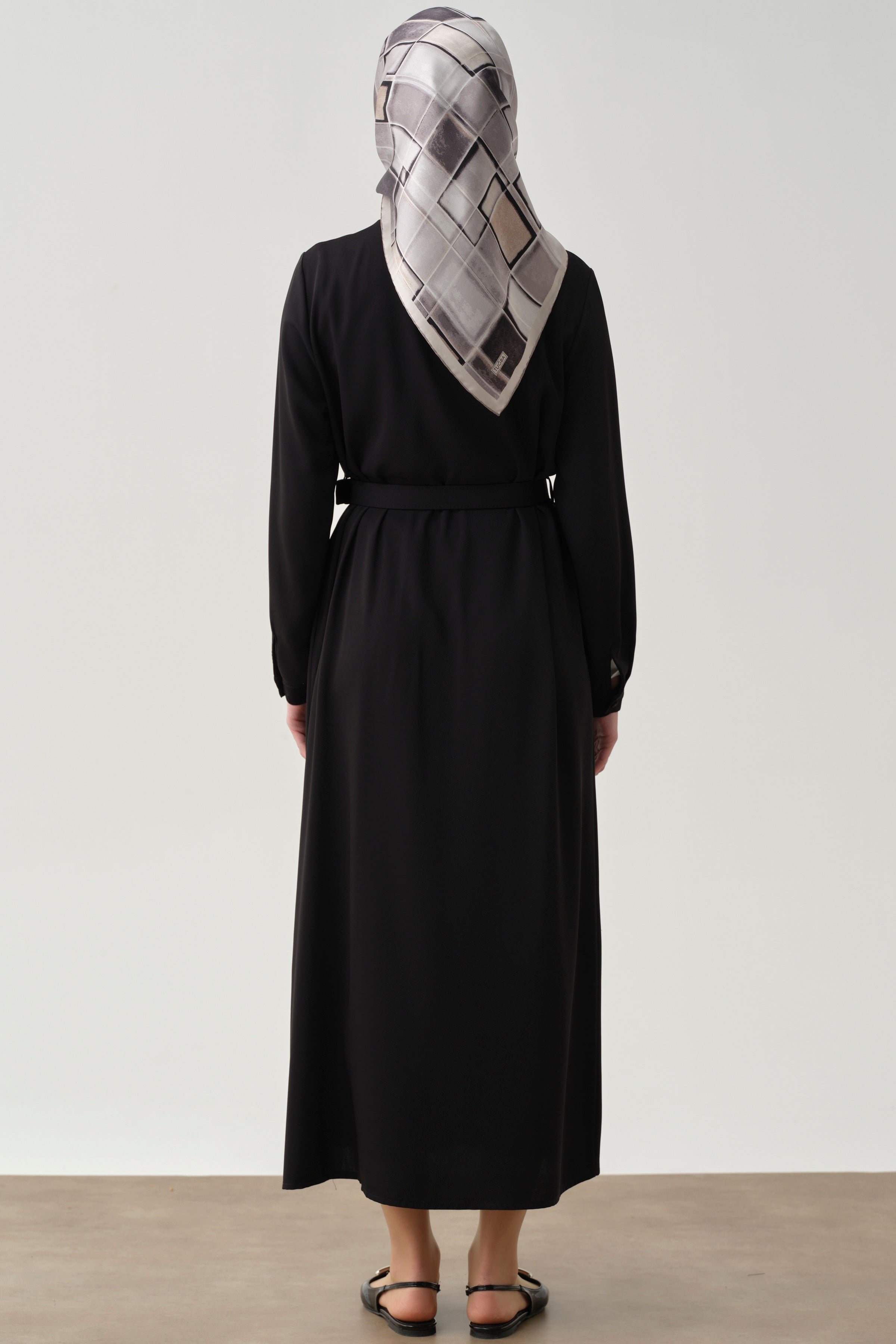 Garnili Gömlek Yakalı Elbise - Siyah TUGBA