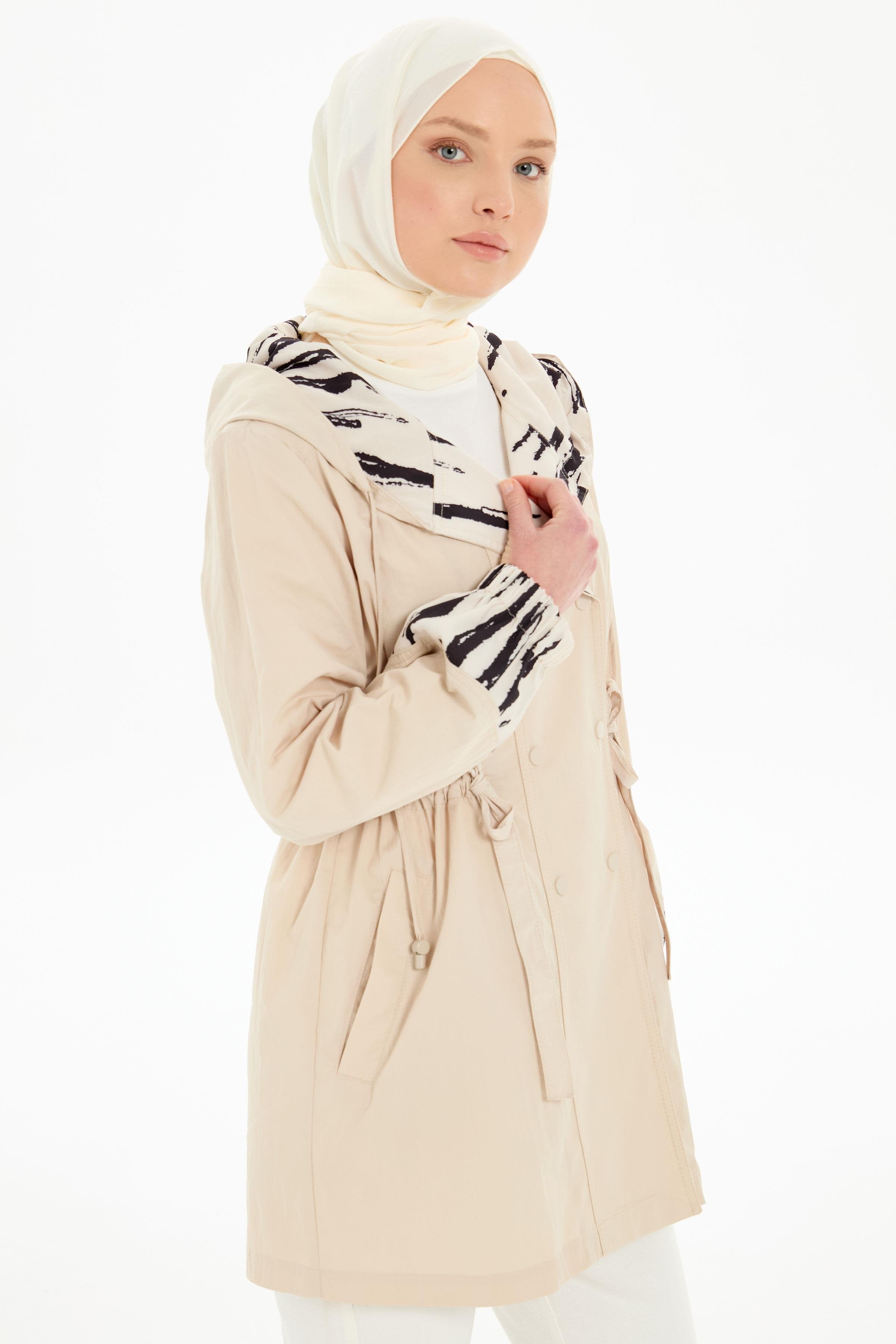 Garnili Kapüşonlu Kısa Yağmurluk - Bej TUGBA