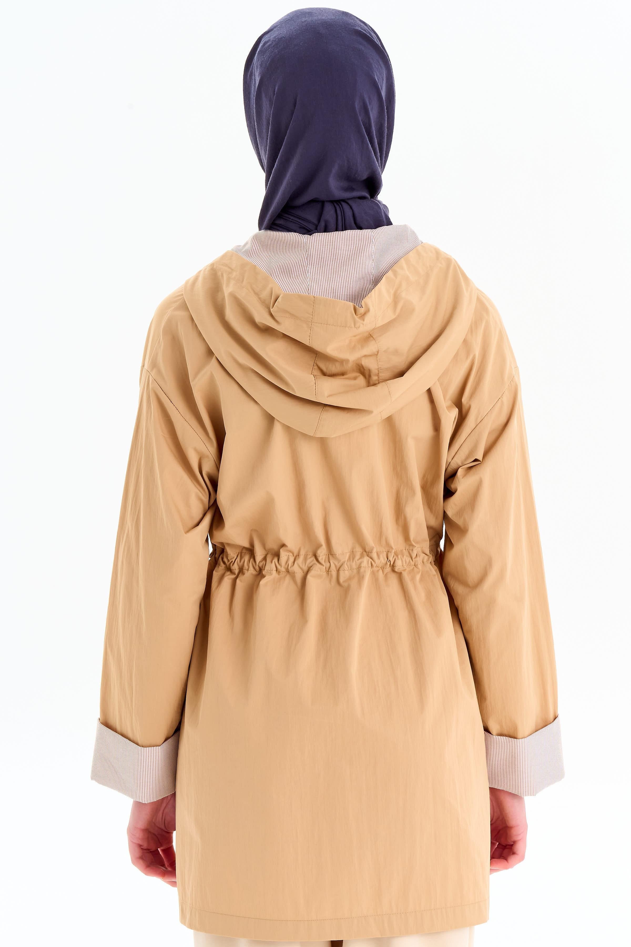 Garnili Kapişonlu Yağmurluk - Camel TUGBA