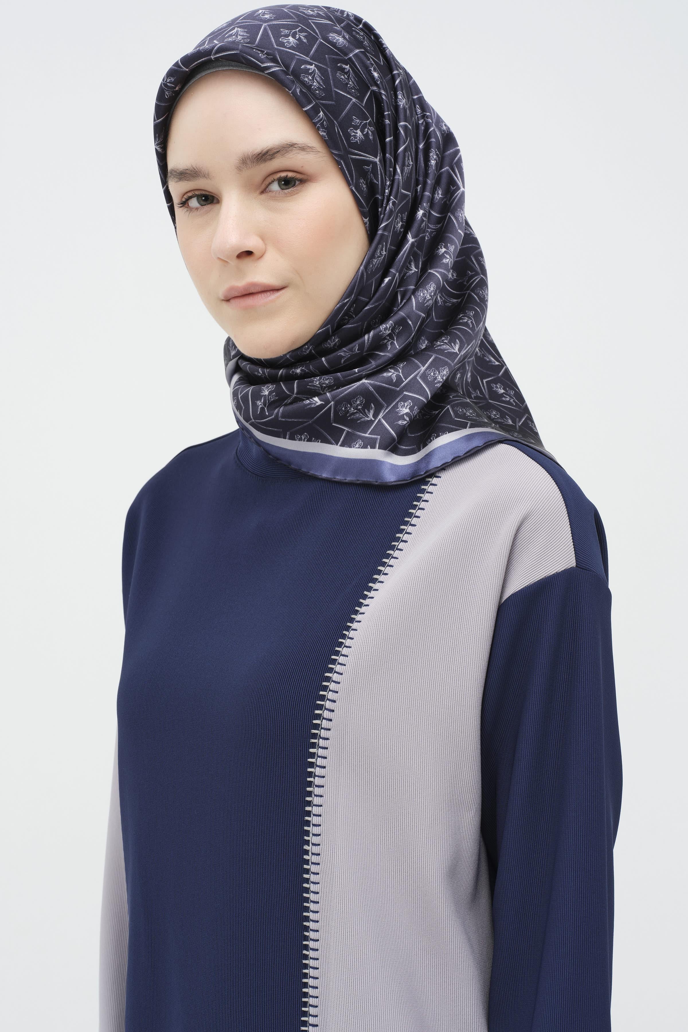 Garnili Nakış Detaylı Etek Bluz Örme Takım - Lacivert TUGBA