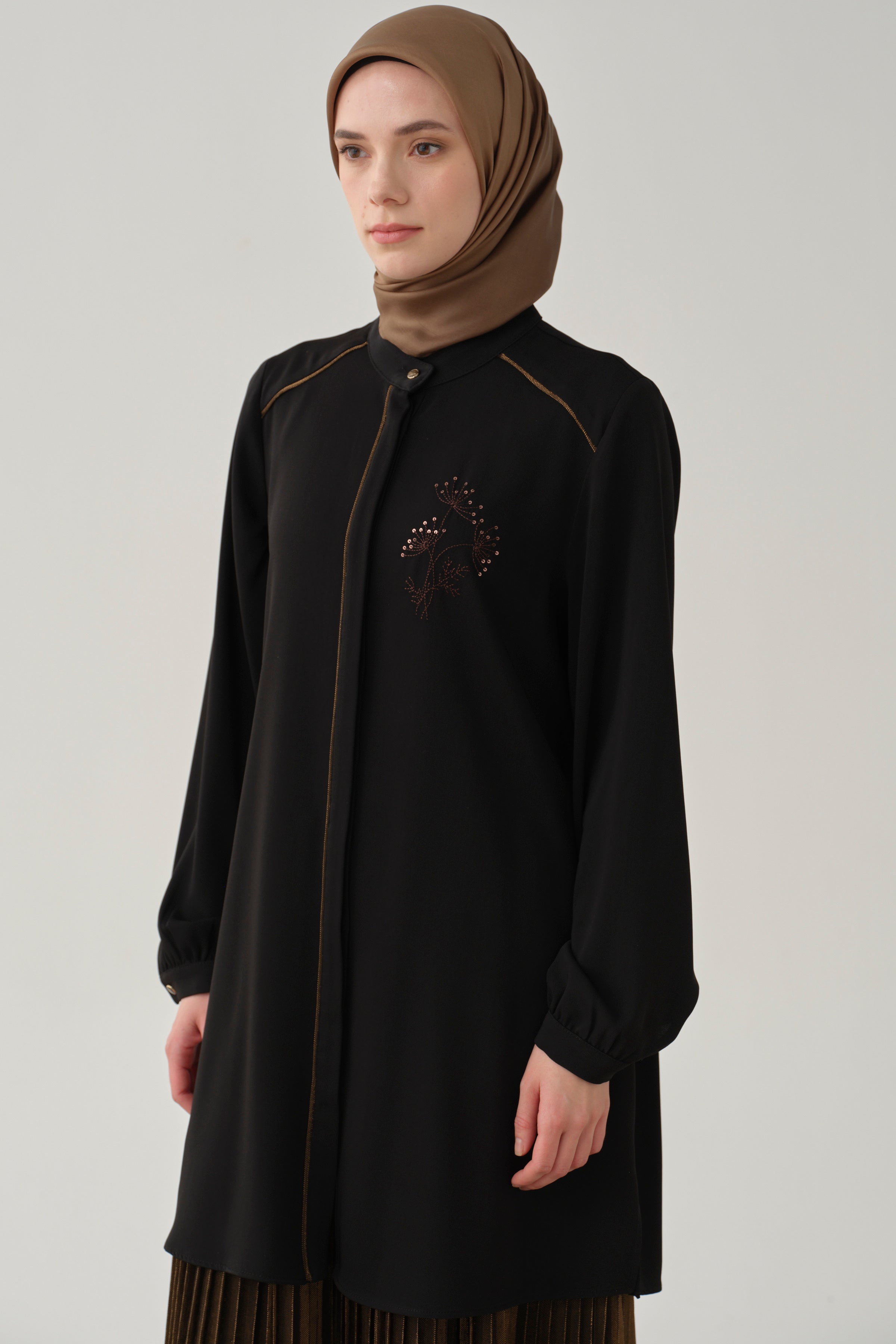 Garnili Nakış Detaylı Tunik - Siyah TUGBA