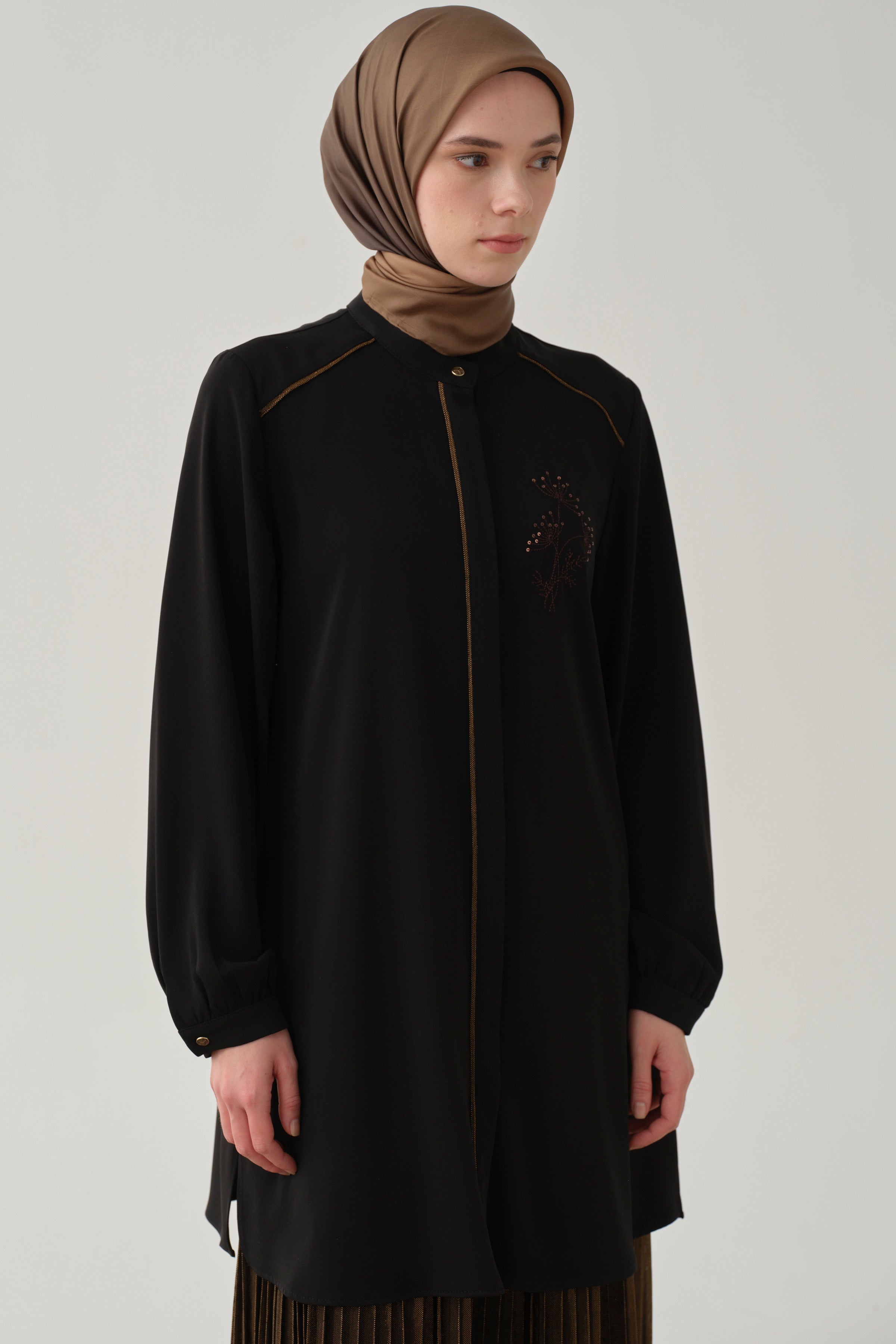 Garnili Nakış Detaylı Tunik - Siyah TUGBA