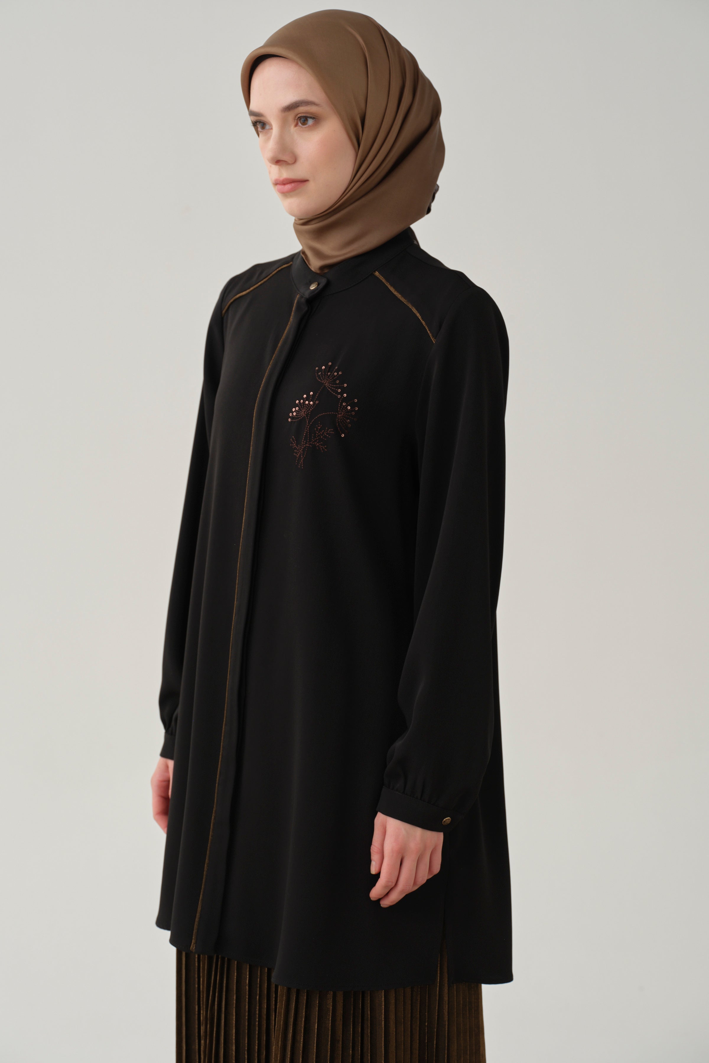 Garnili Nakış Detaylı Tunik - Siyah TUGBA