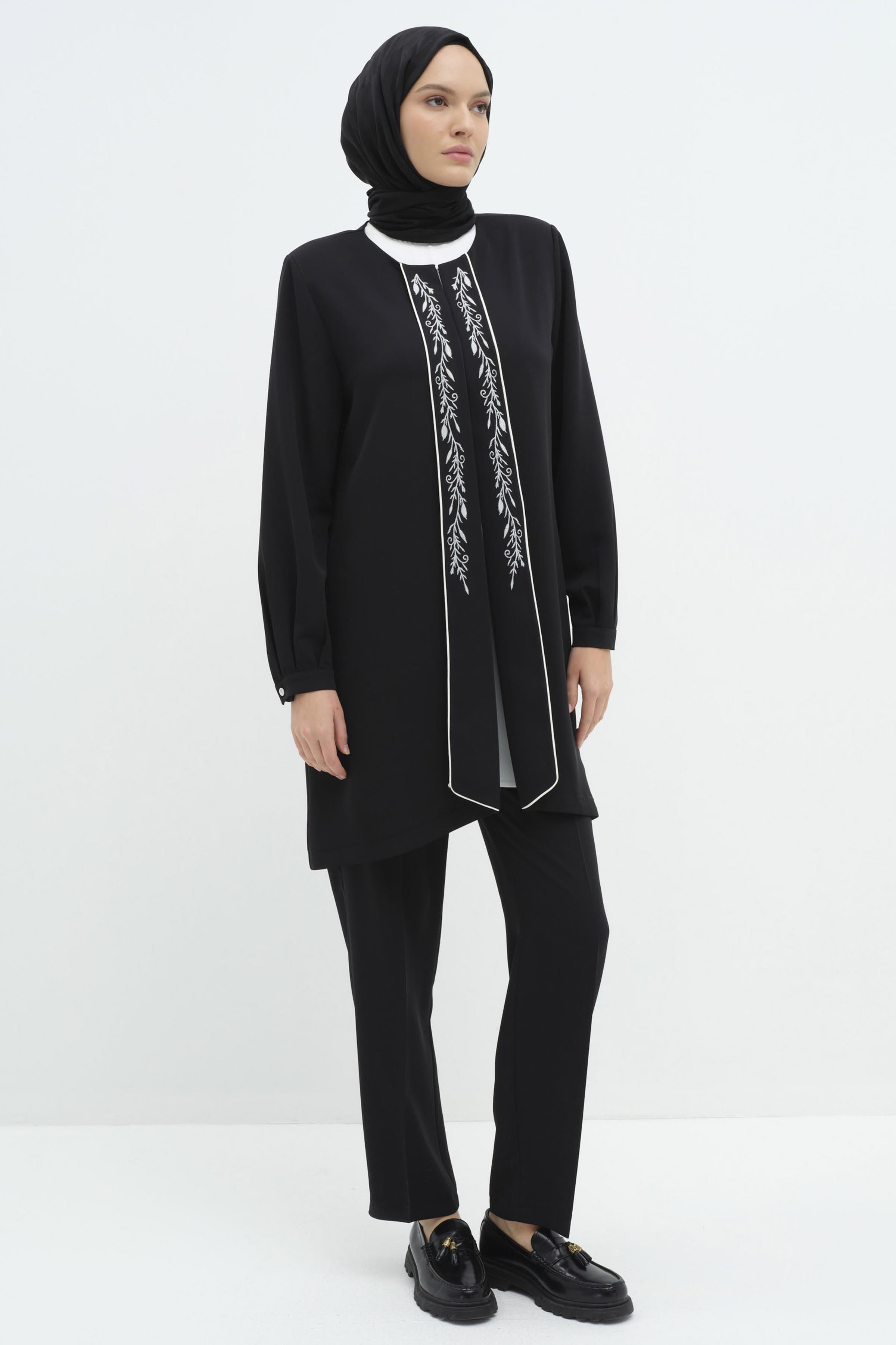 Garnili Nakışlı Ceket Bluz Takım - Siyah TUGBA
