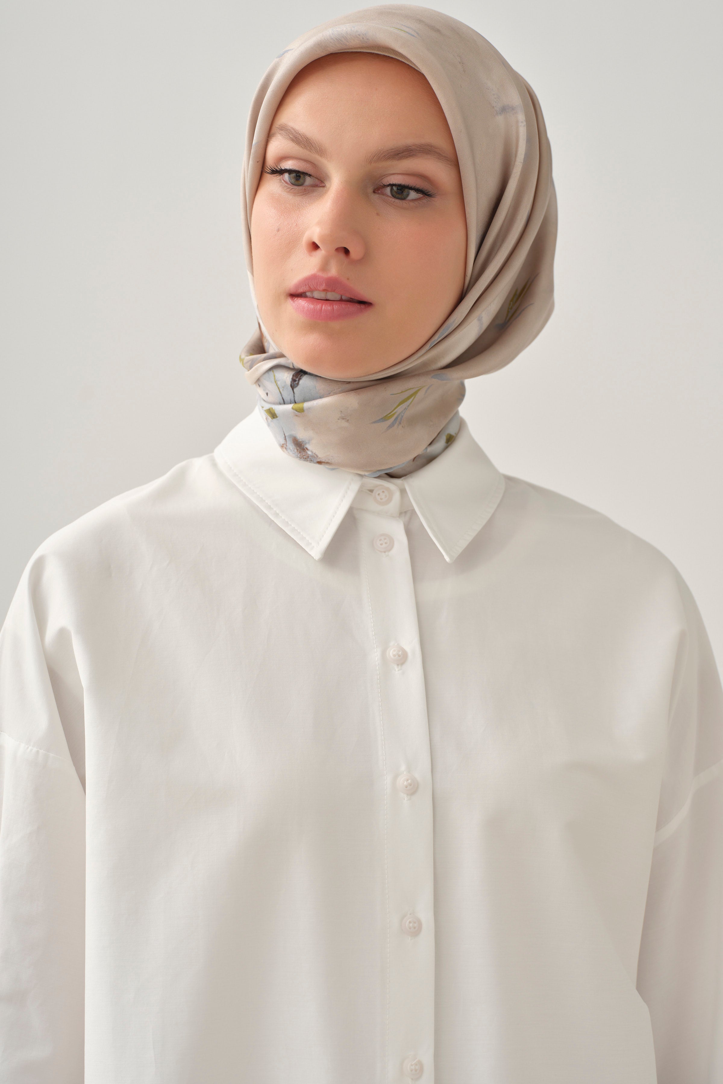 Geniş Manşetli Gömlek - Ekru TUGBA