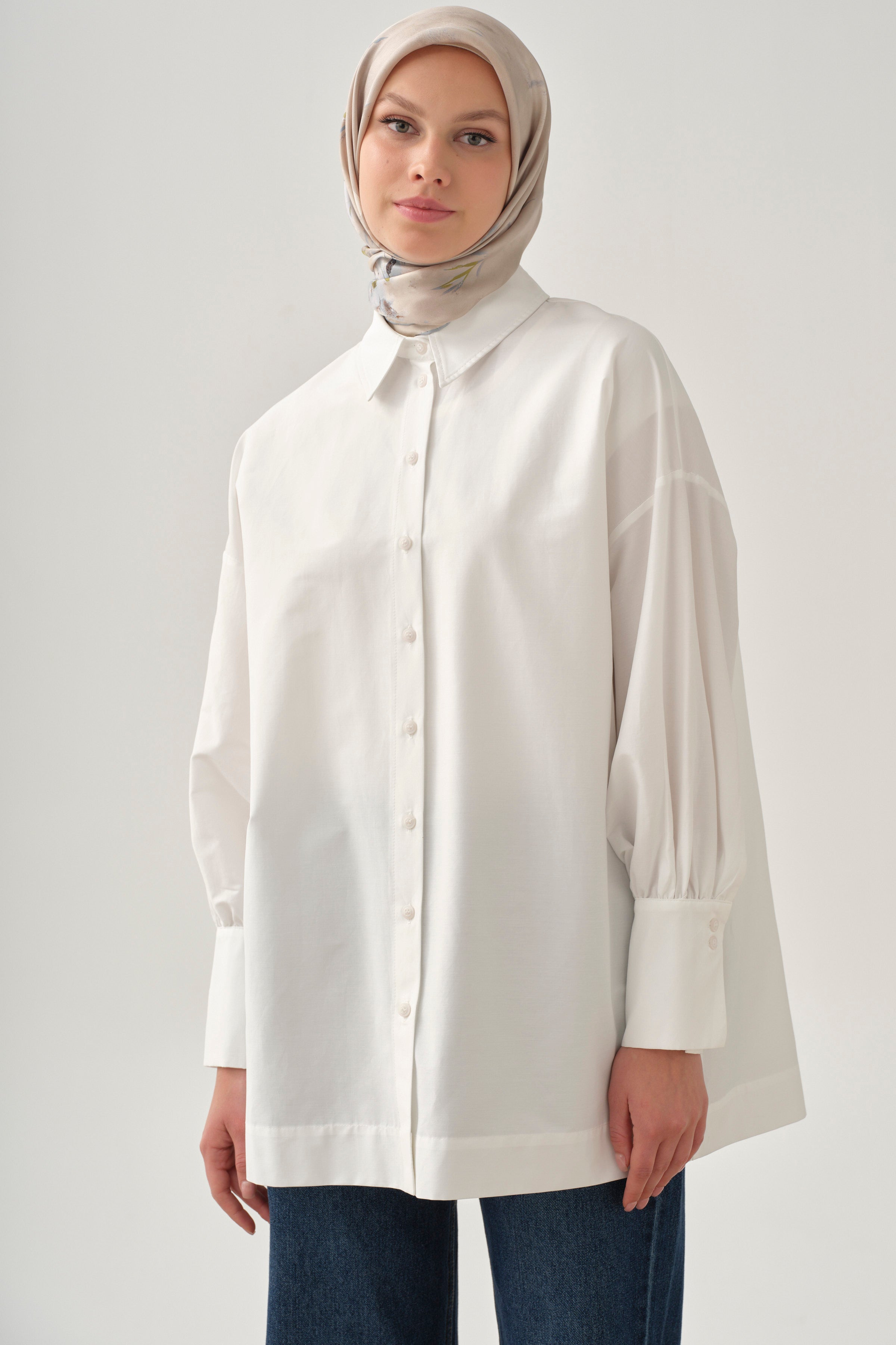 Geniş Manşetli Gömlek - Ekru TUGBA
