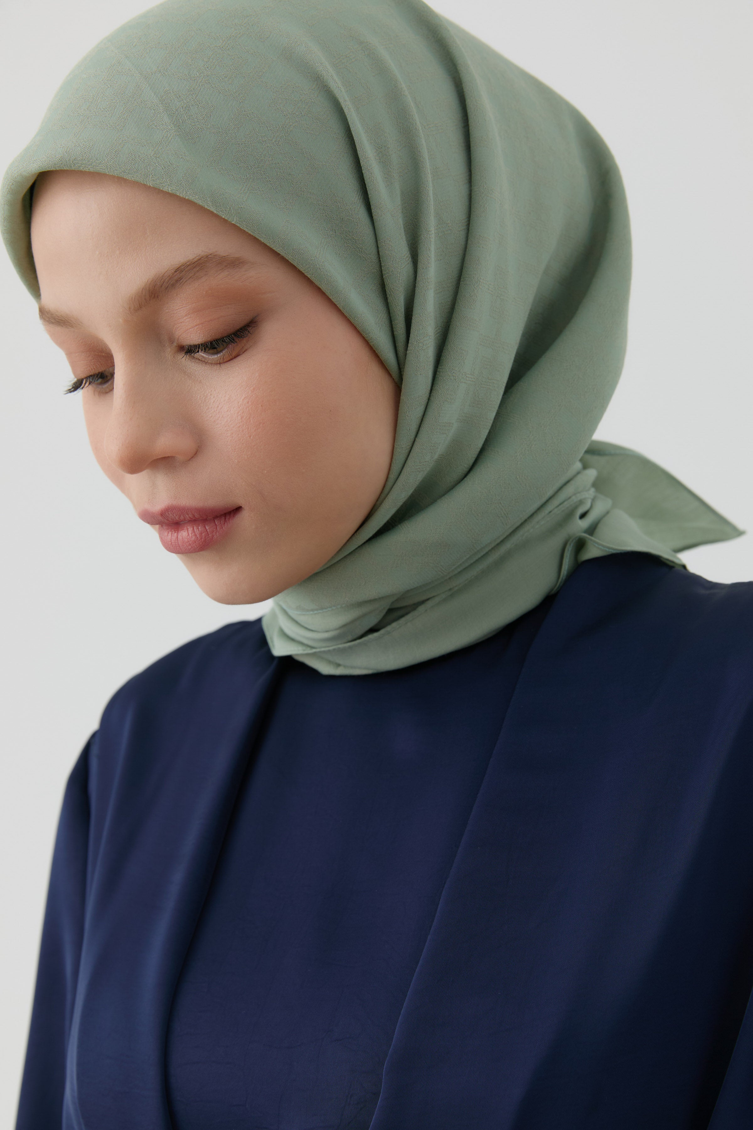 Geometrik Desen Stil Eşarp - Çağla TUGBA