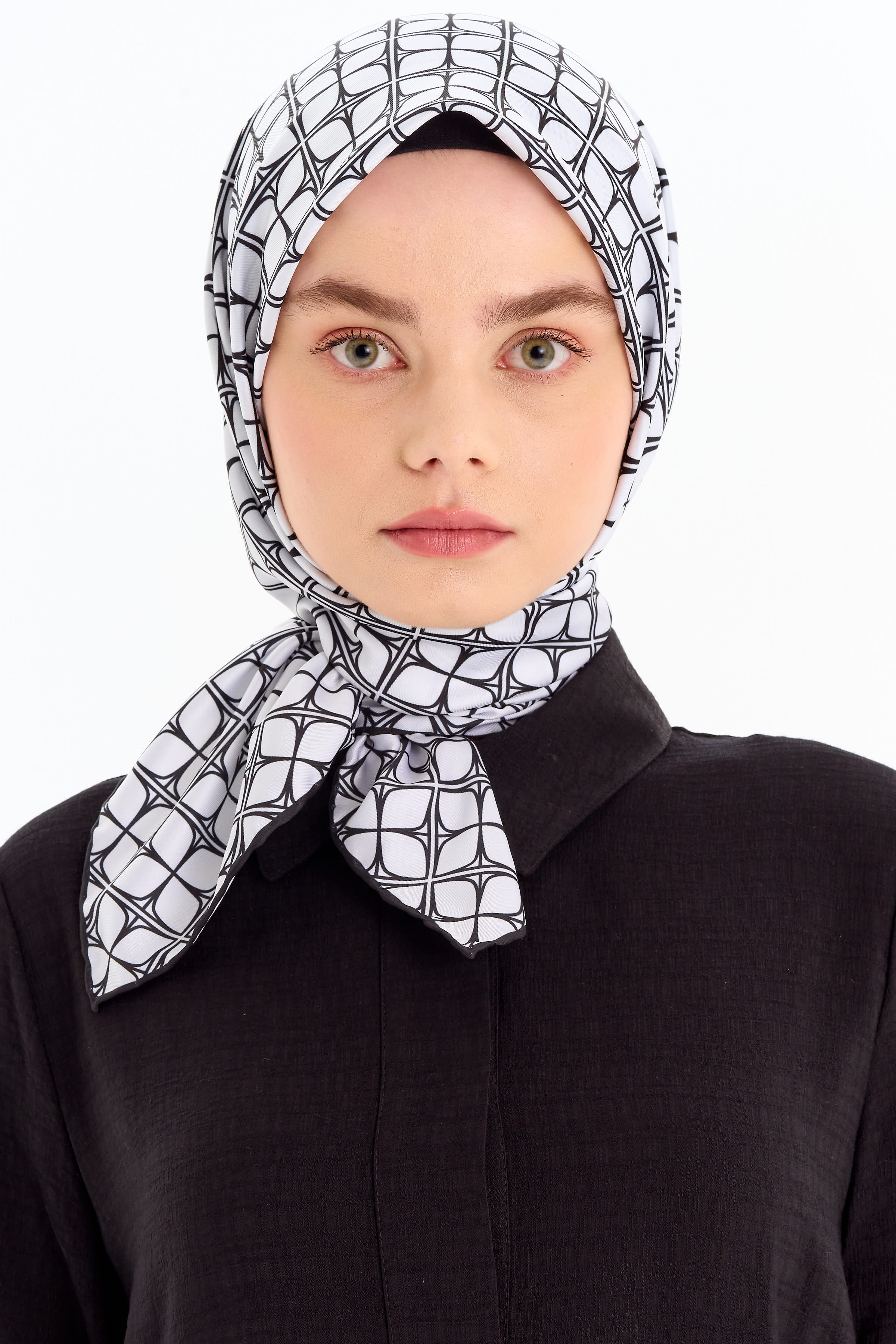 Geometrik Desenli Stil Eşarp - Ekru TUGBA