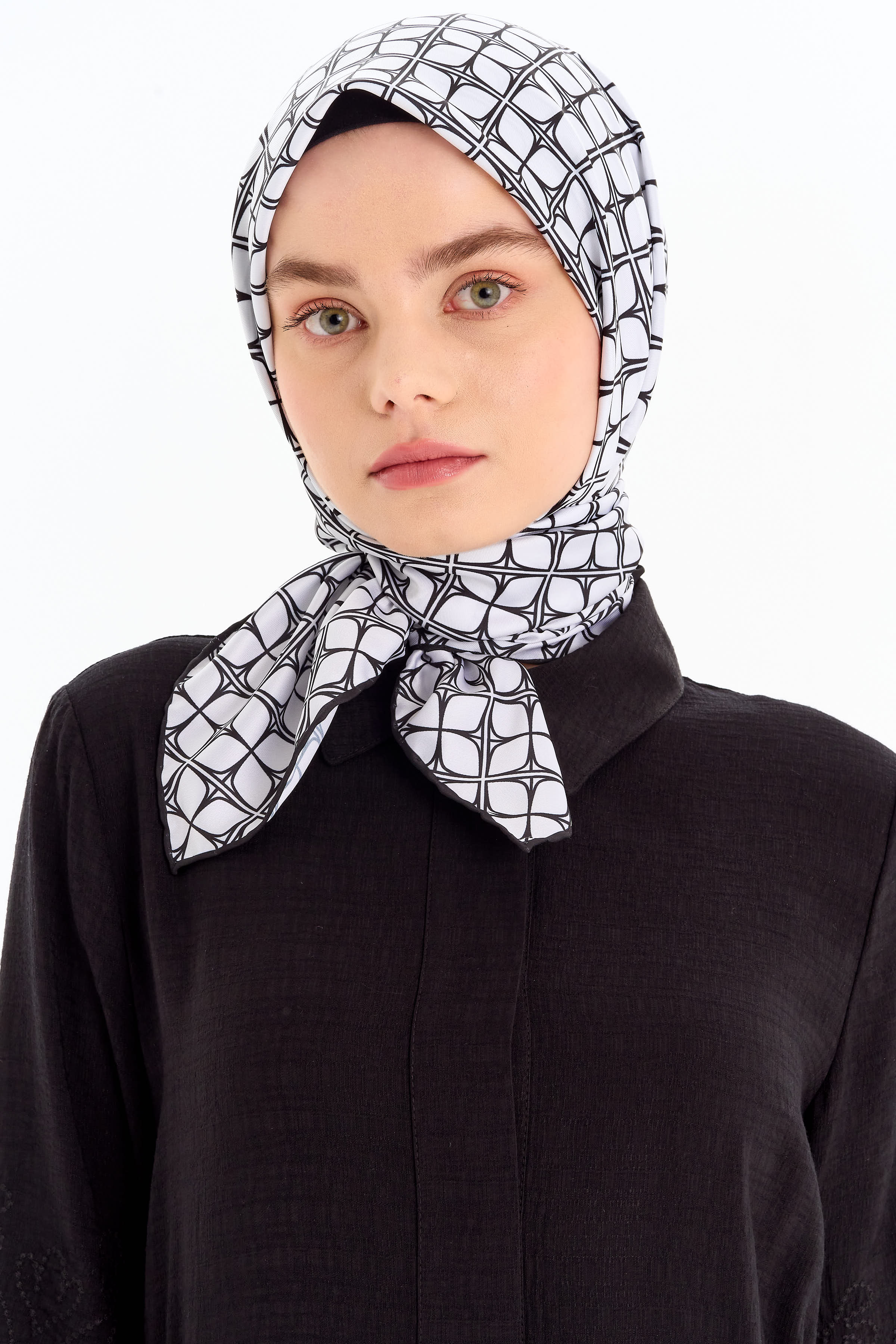 Geometrik Desenli Stil Eşarp - Ekru TUGBA