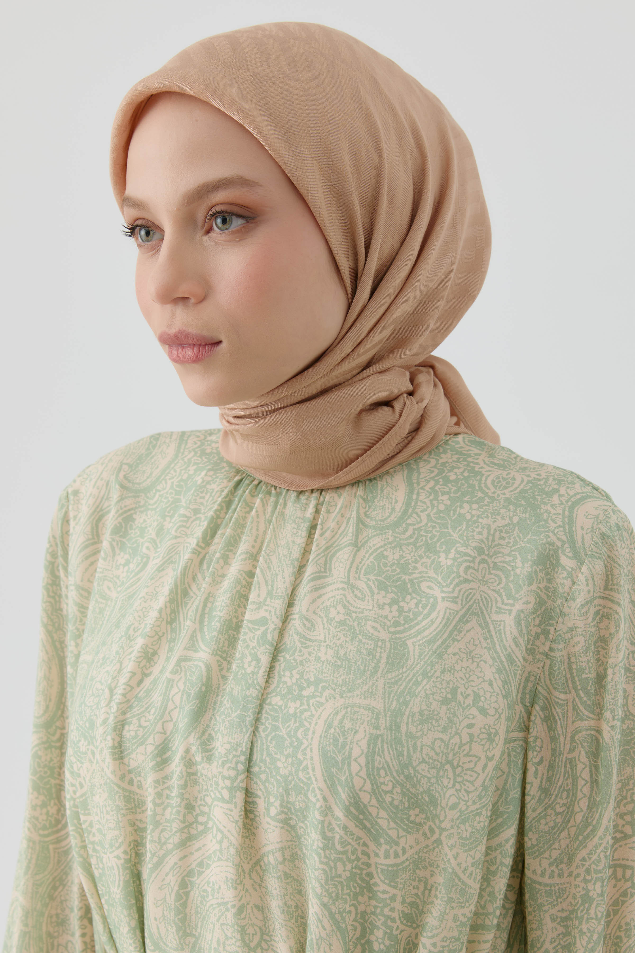 Geometrik Jakar Naia Naturel Eşarp - Fındık TUGBA