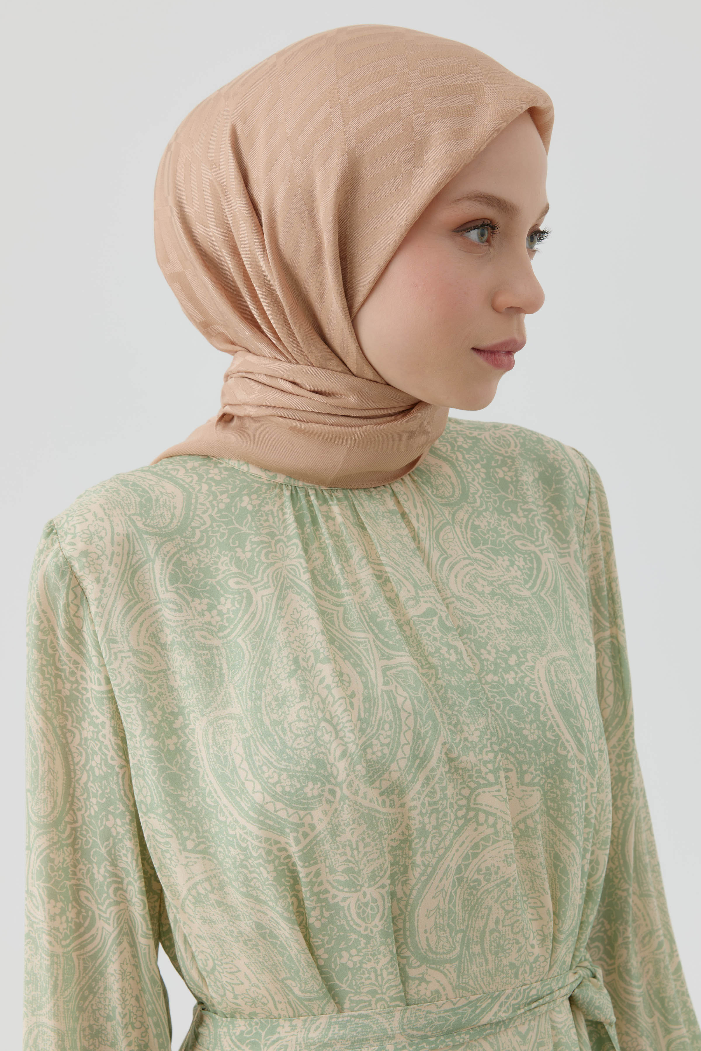 Geometrik Jakar Naia Naturel Eşarp - Fındık TUGBA