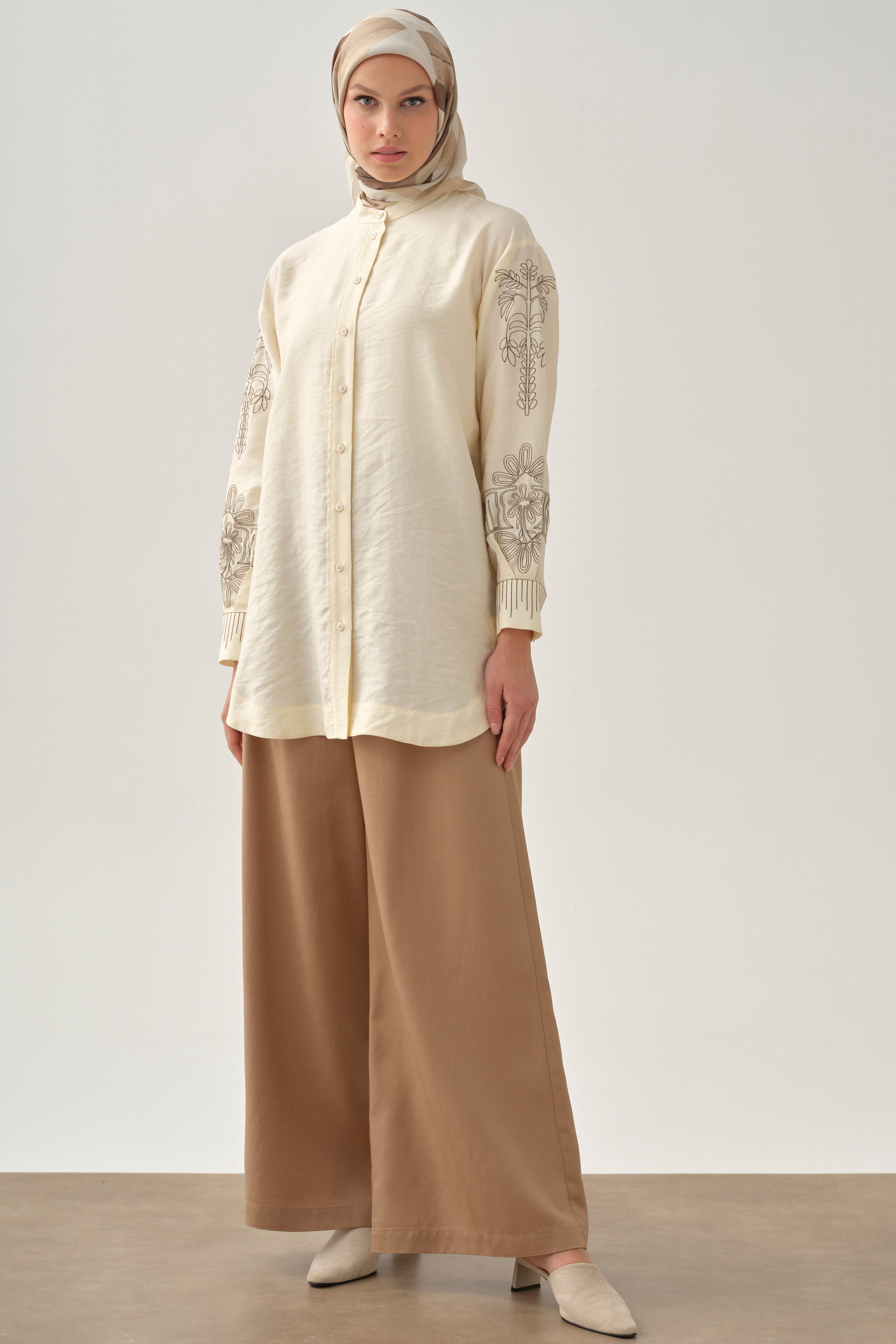 Gizli Cepli Pile Detaylı Pantolon - Bej TUGBA