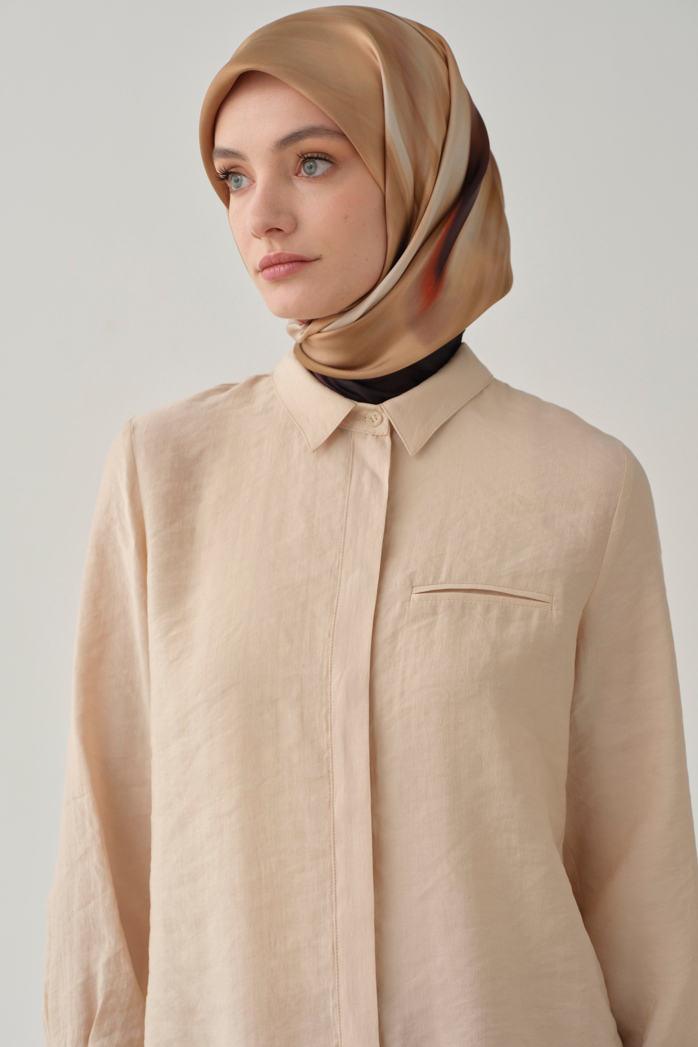 Gizli Pat Kapamalı Yırtmaçlı Uzun Tunik - Bej TUGBA