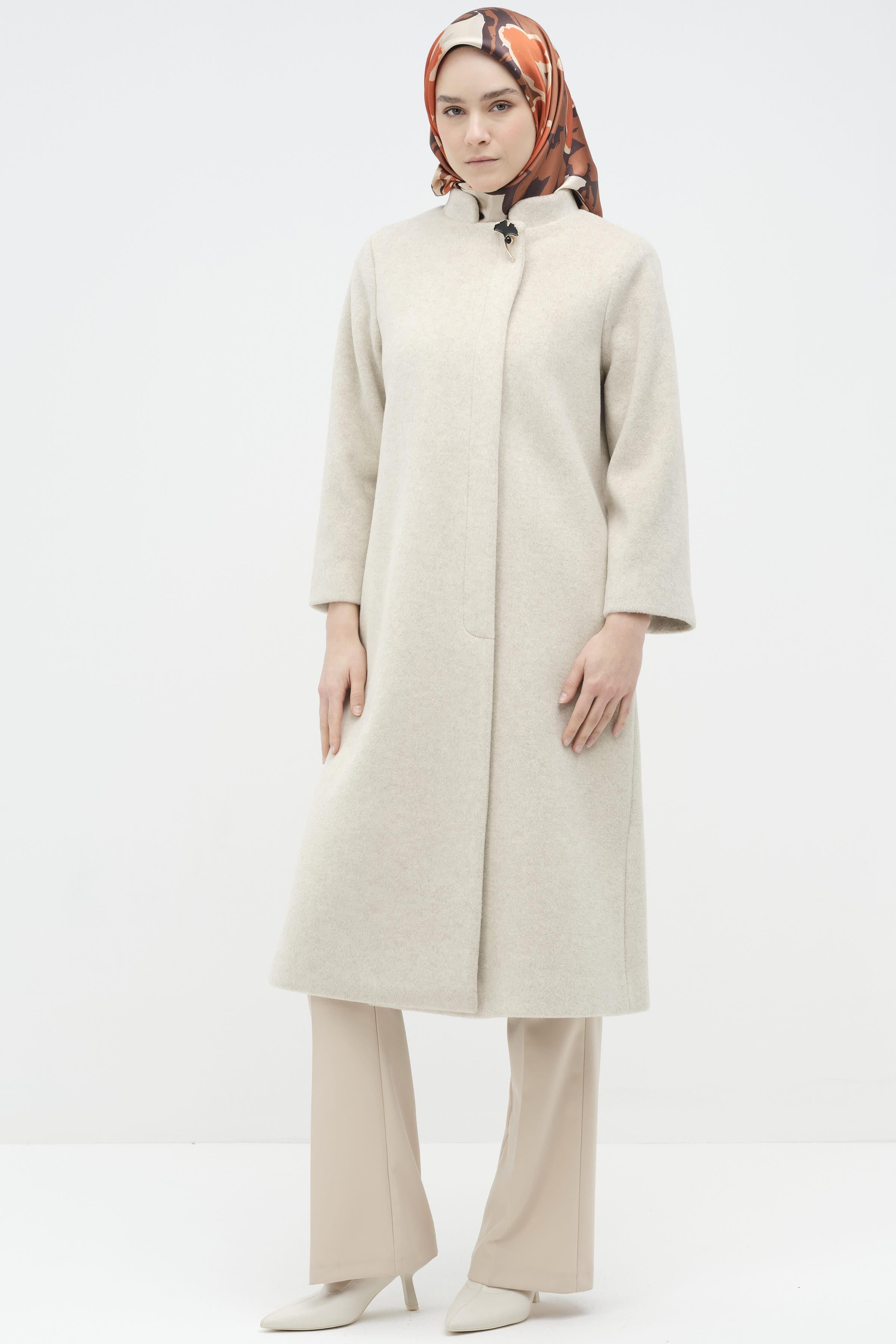 Gizli Patlı Broş Detaylı Kaban - Bej TUGBA